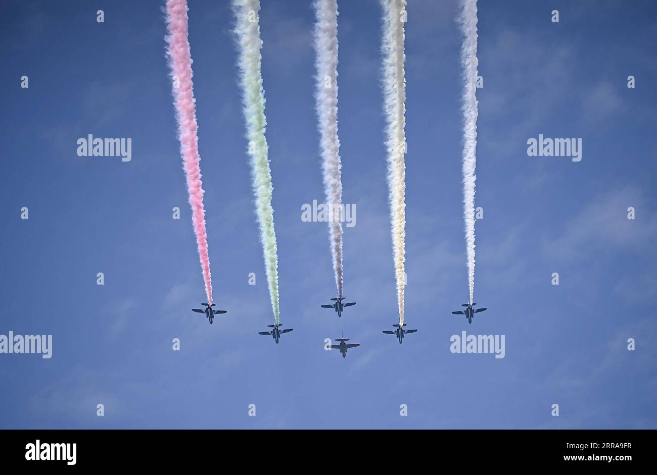 210723 -- TOKYO, 23 luglio 2021 -- velivoli della Blue Impulse della Japan Air Self-Defense Force partecipano ad un airshow in vista della cerimonia di apertura dei Giochi Olimpici di Tokyo 2020 a Tokyo, in Giappone, il 23 luglio 2021. TOKYO2020JAPAN-TOKYO-OLY-AIRSHOW-BLUE IMPULSE XUEXYUBIN PUBLICATIONXNOTXINXCHN Foto Stock