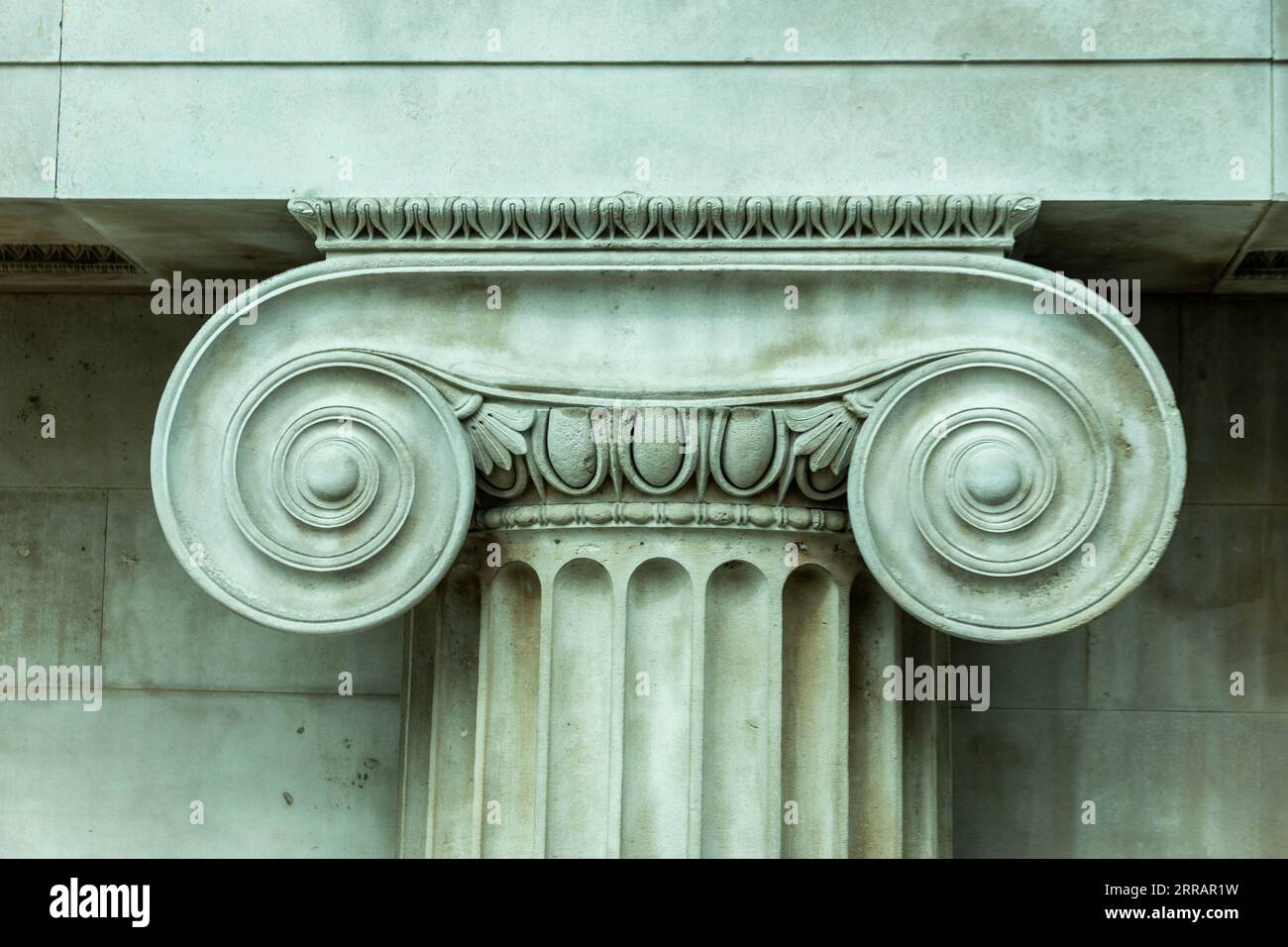 Cima di un pilastro nell'edificio del British Museum Foto Stock