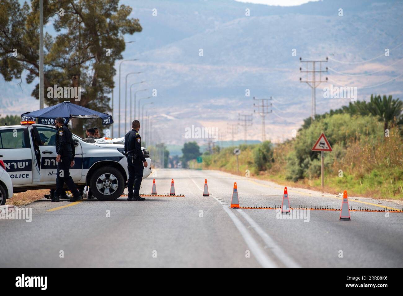 210907 -- BEIT SHE AN ISRAEL, 7 settembre 2021 -- la polizia israeliana cerca prigionieri palestinesi sfuggiti vicino a Beit She An, Israele, il 7 settembre 2021. Sei prigionieri palestinesi sono fuggiti da una prigione in Israele lunedì, provocando una massiccia caccia all'uomo, hanno detto le autorità israeliane. Via Xinhua ISRAEL-BEIT SHE AN-FUGGITO PALESTINESI-PERQUISISCONO GilxEliyahu/JINI PUBLICATIONxNOTxINxCHN Foto Stock