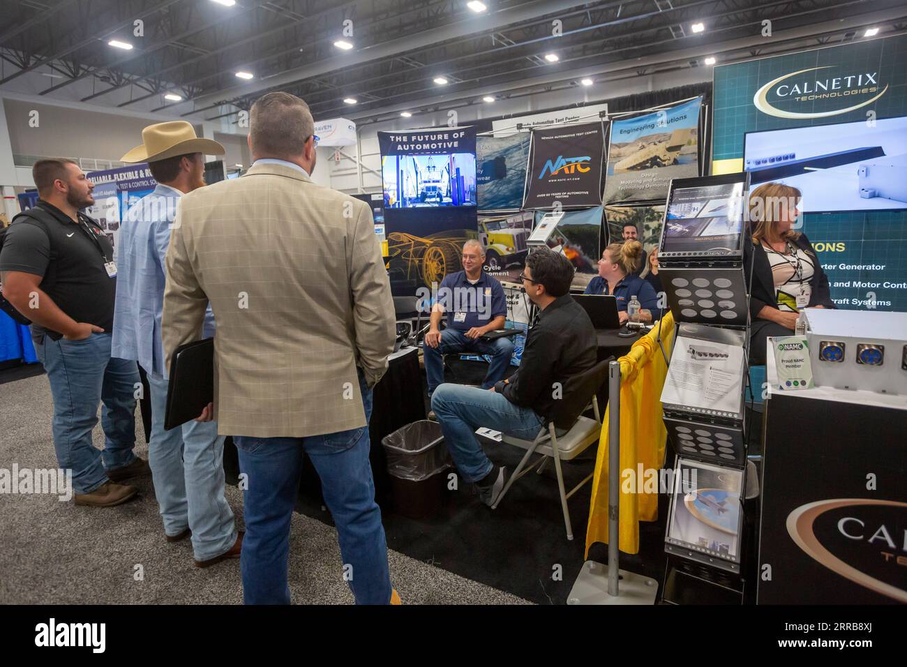Novi, Michigan - gli appaltatori militari disiplay Weapons for the U.S. Army at the Ground Vehicle Systems Engineering & Technology Symposium (GVSETS). Foto Stock