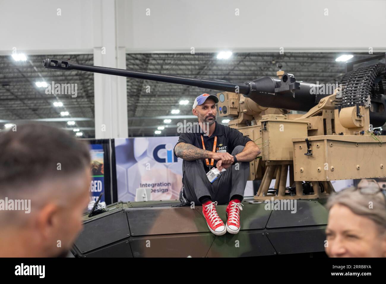 Novi, Michigan - gli appaltatori militari disiplay Weapons for the U.S. Army at the Ground Vehicle Systems Engineering & Technology Symposium (GVSETS). HD Foto Stock