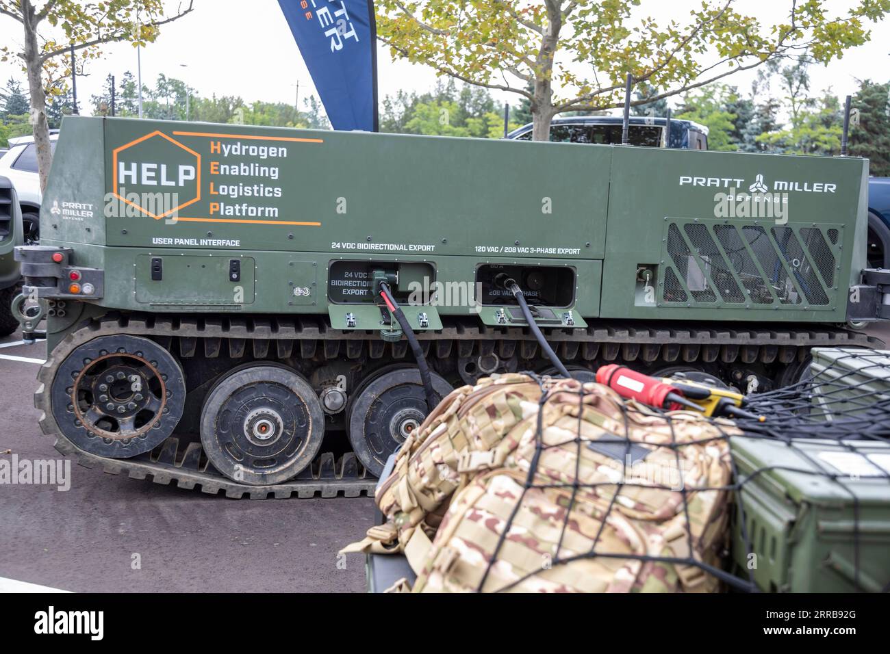 Novi, Michigan - gli appaltatori militari disiplay Weapons for the U.S. Army at the Ground Vehicle Systems Engineering & Technology Symposium (GVSETS). PR Foto Stock