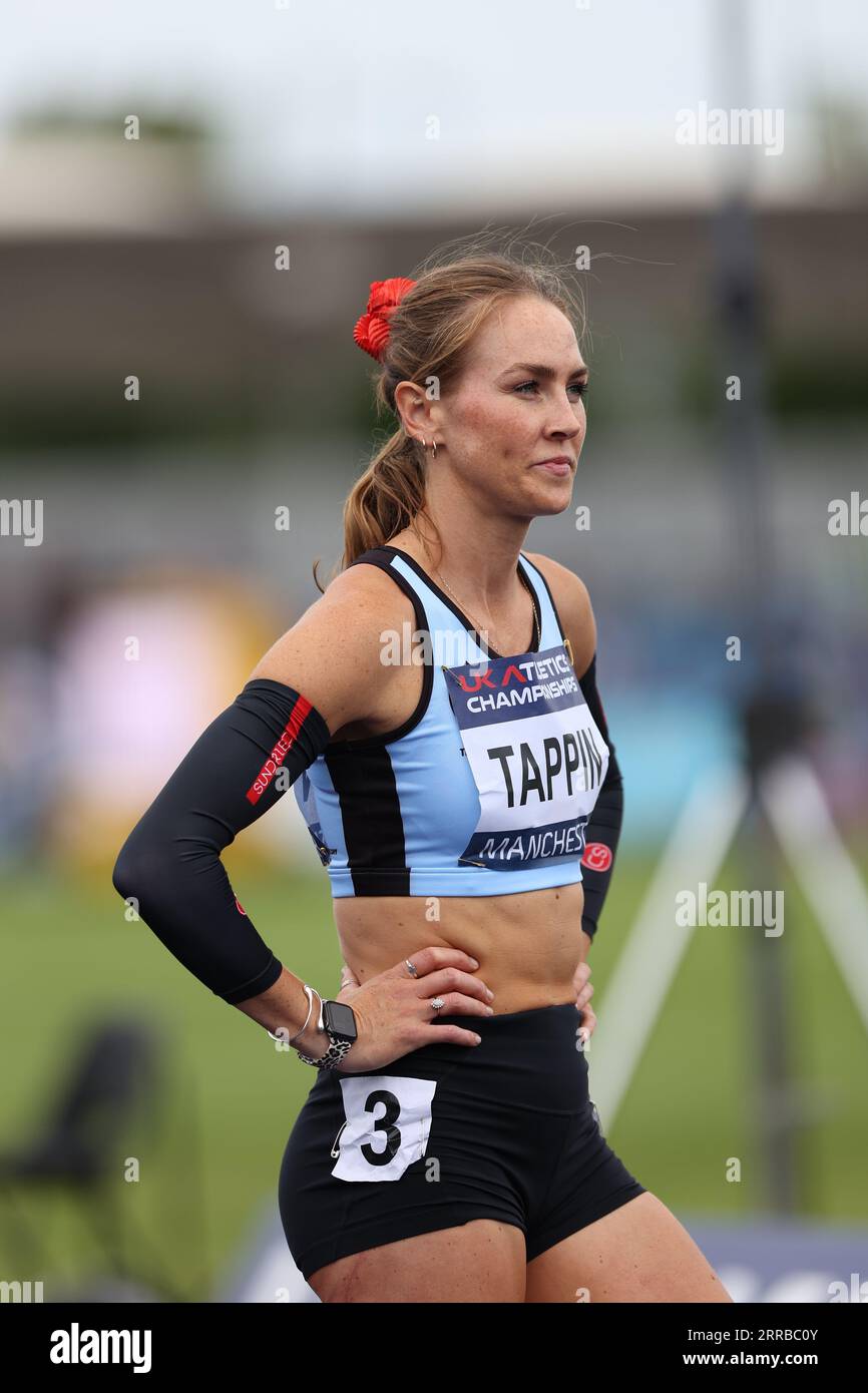 Jessica Tappin all'inizio dei 400 m ostacoli del Campionato britannico di atletica leggera 2023 Foto Stock