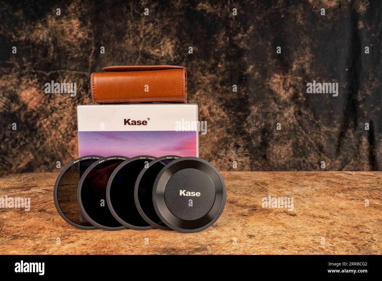 Filtro ND rotondo magnetico professionale Kase Wolverine. KitPhotograph scattato il 6 settembre 2023 in Spagna. Foto Stock