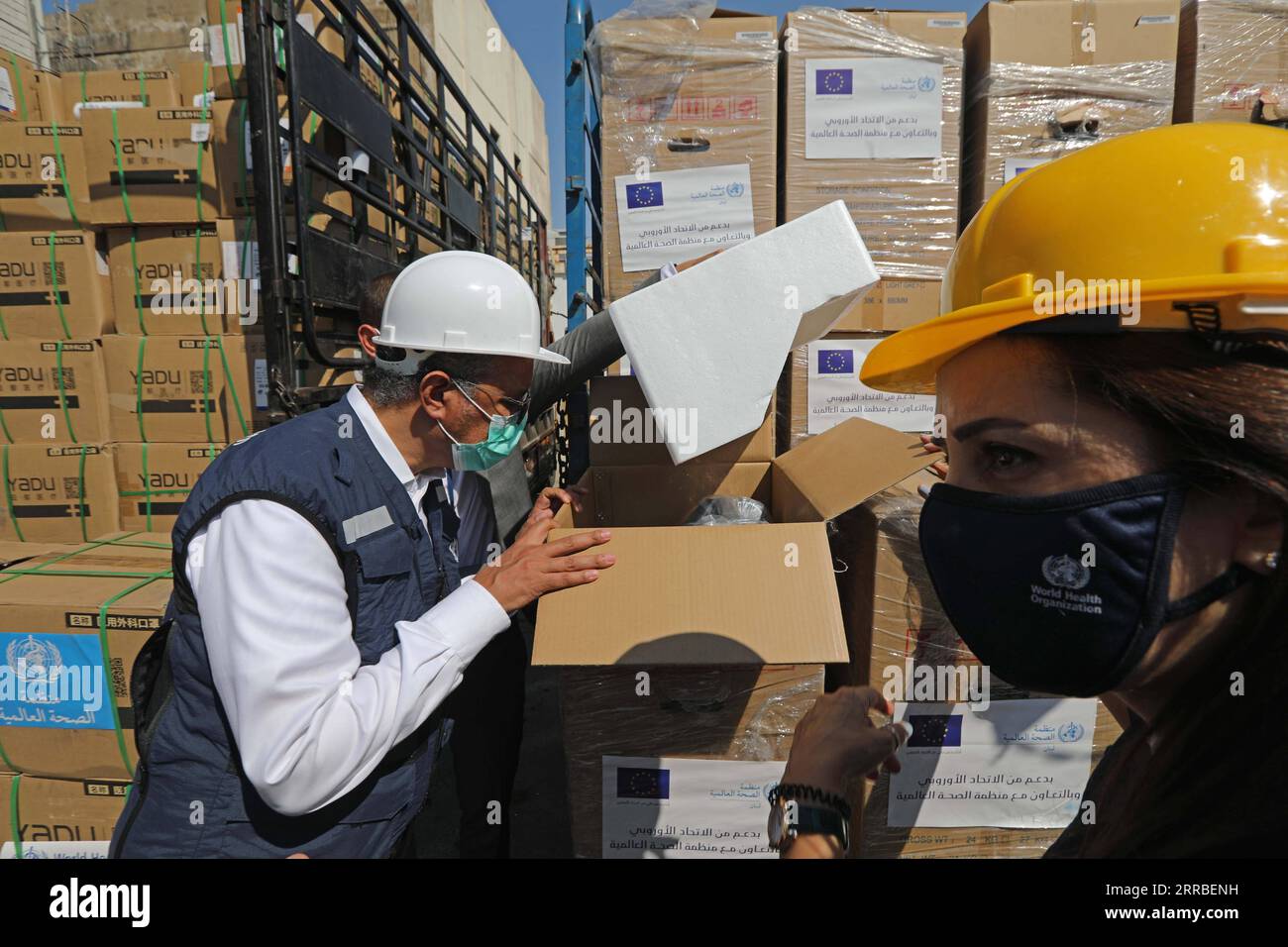210917 -- BEIRUT, 17 settembre 2021 -- Direttore generale dell'Organizzazione Mondiale della Sanità CHE Tedros Adhanom Ghebreyesus L controlla le attrezzature mediche dedicate al Libano a Beirut, Libano, il 17 settembre 2021. Tedros Adhanom Ghebreyesus ha detto venerdì che l'OMS invierà un team di esperti per aiutare il Libano a identificare i problemi nel suo settore sanitario e a elaborare un piano strategico per le riforme. LIBANO-BEIRUT-OMS-ESPERTI-ASSISTENZA SANITARIA BILALXJAWICH PUBLICATIONXNOTXINXCHN Foto Stock