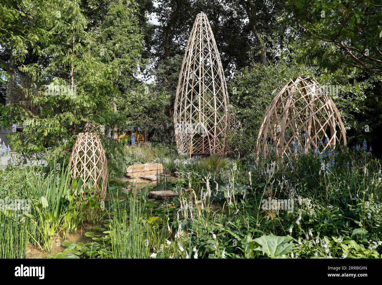 210922 -- LONDRA, 22 settembre 2021 -- foto scattata il 20 settembre 2021 mostra una visione generale del Guangzhou Garden al RHS Royal Horticultural Society Chelsea Flower Show press day a Londra, in Gran Bretagna. China 's Guangzhou Garden, uno dei quattro giardini da esposizione vincitori della medaglia d'oro, è stato premiato come Best in Show dai giudici della Royal Horticultural Society. BRITAIN-LONDON-RHS CHELSEA FLOWER SHOW-GUANGZHOU GARDEN-BEST IN SHOW AWARD HANXYAN PUBLICATIONXNOTXINXCHN Foto Stock