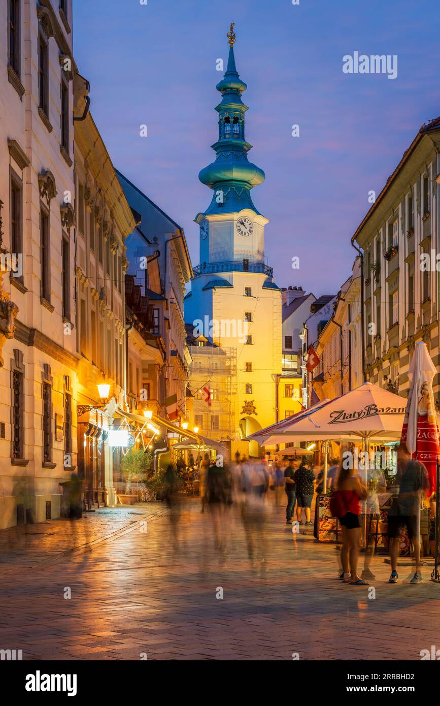 Michalska Street e Michalska's Gate (Michalska brana), Bratislava, Slovacchia Foto Stock