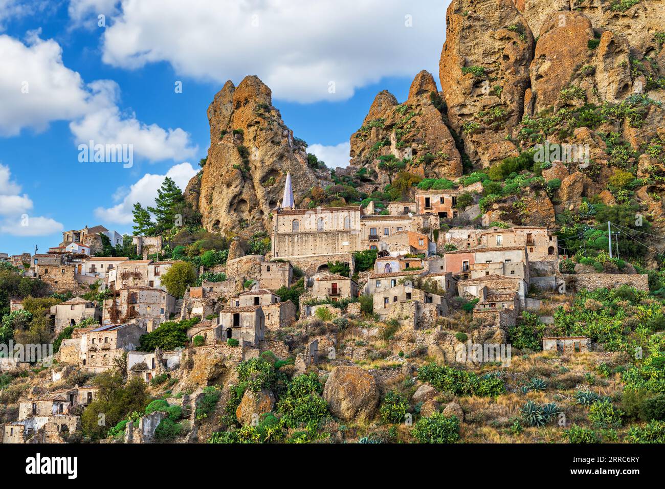 Pentedattilo, Italia abbandonato villaggio in Calabria. Foto Stock