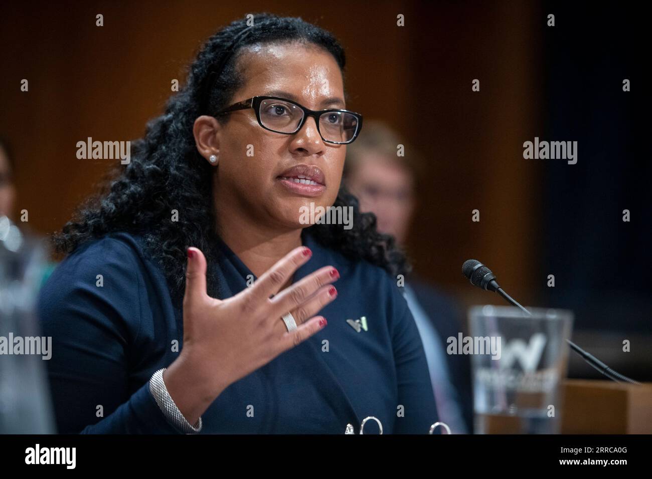 Washington, Vereinigte Staaten. 7 settembre 2023. Kishia L. Powell, General Manager & CEO, Washington Suburban Sanitary Commission (WSSC Water), si presenta dinanzi a un'audizione della commissione del Senato per l'ambiente e i lavori pubblici per esaminare l'attuazione dell'IIJA, concentrandosi sulle prospettive della legge sull'infrastruttura per l'acqua potabile e le acque reflue, nel Dirksen Senate Office Building a Washington, DC, giovedì, 7 settembre 2023. Credito: Rod Lamkey/CNP/dpa/Alamy Live News Foto Stock