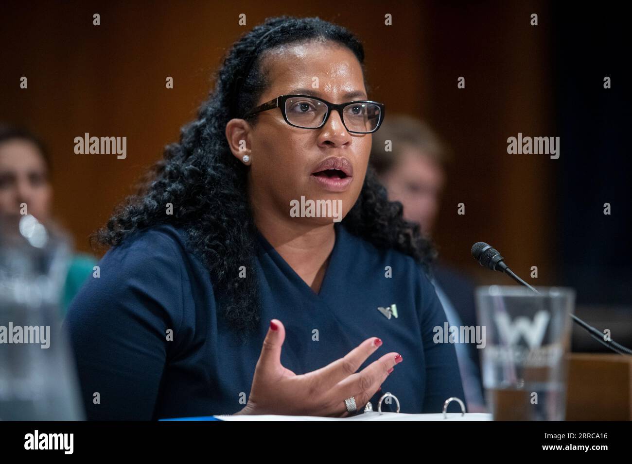 Washington, Vereinigte Staaten. 7 settembre 2023. Kishia L. Powell, General Manager & CEO, Washington Suburban Sanitary Commission (WSSC Water), si presenta dinanzi a un'audizione della commissione del Senato per l'ambiente e i lavori pubblici per esaminare l'attuazione dell'IIJA, concentrandosi sulle prospettive della legge sull'infrastruttura per l'acqua potabile e le acque reflue, nel Dirksen Senate Office Building a Washington, DC, giovedì, 7 settembre 2023. Credito: Rod Lamkey/CNP/dpa/Alamy Live News Foto Stock