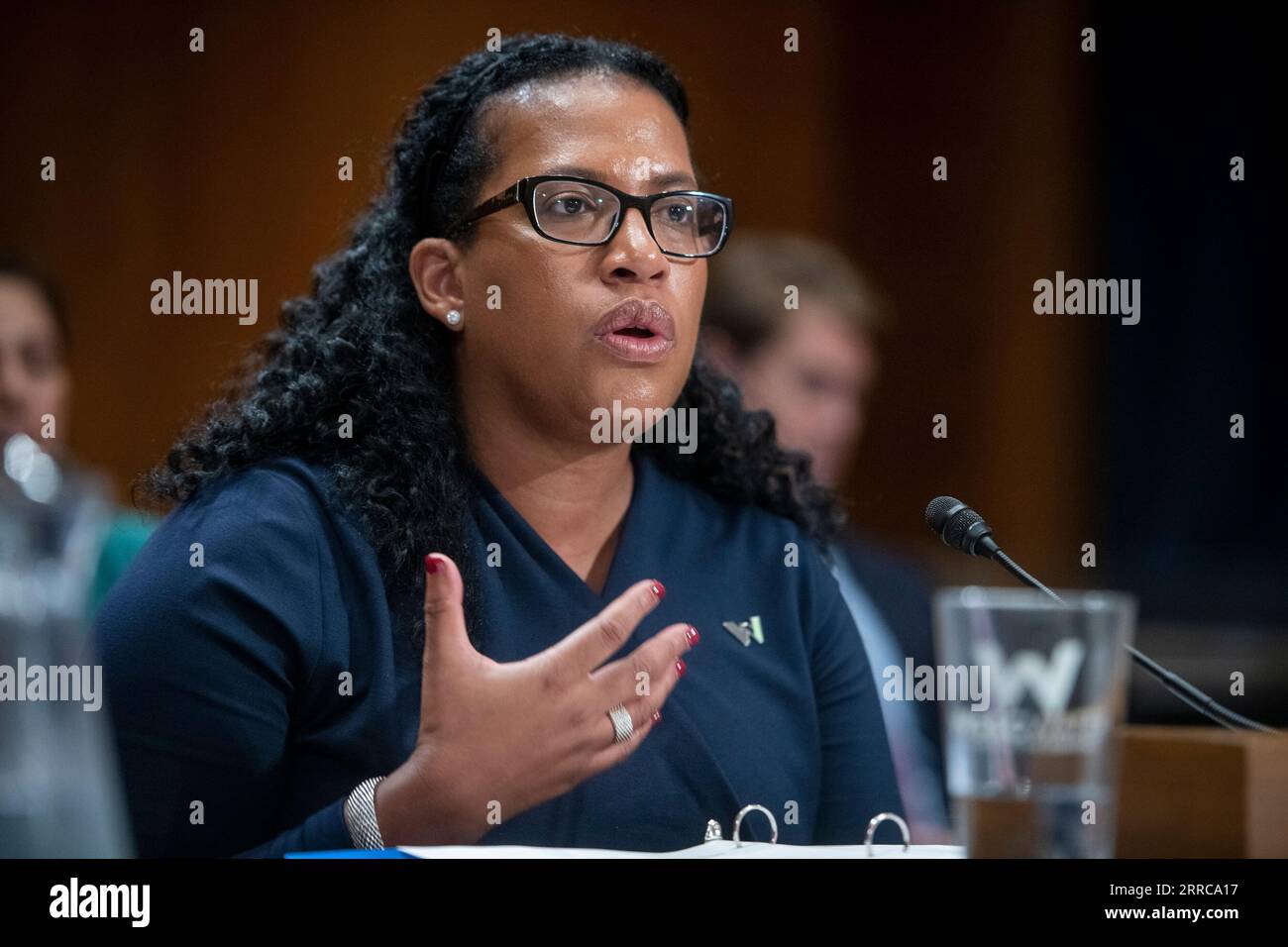 Washington, Vereinigte Staaten. 7 settembre 2023. Kishia L. Powell, General Manager & CEO, Washington Suburban Sanitary Commission (WSSC Water), si presenta dinanzi a un'audizione della commissione del Senato per l'ambiente e i lavori pubblici per esaminare l'attuazione dell'IIJA, concentrandosi sulle prospettive della legge sull'infrastruttura per l'acqua potabile e le acque reflue, nel Dirksen Senate Office Building a Washington, DC, giovedì, 7 settembre 2023. Credito: Rod Lamkey/CNP/dpa/Alamy Live News Foto Stock