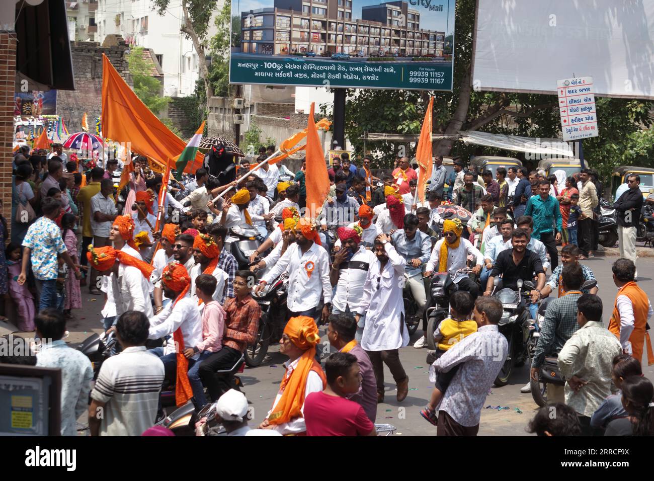 Rajkot, India. 7 settembre 2023. Molti volontari stanno camminando a Krishna Janmashtami al Sadar Bazar Rajkot. Crediti: Nasirkhan Davi/Alamy Live News Foto Stock