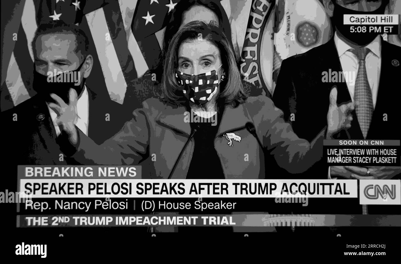 Uno screenshot della CNN (digitalmente colorato) della Speaker Nancy Pelosi che parla dopo che il Senato ha nuovamente assolto Donald Trump dalle accuse di impeachment. Foto Stock