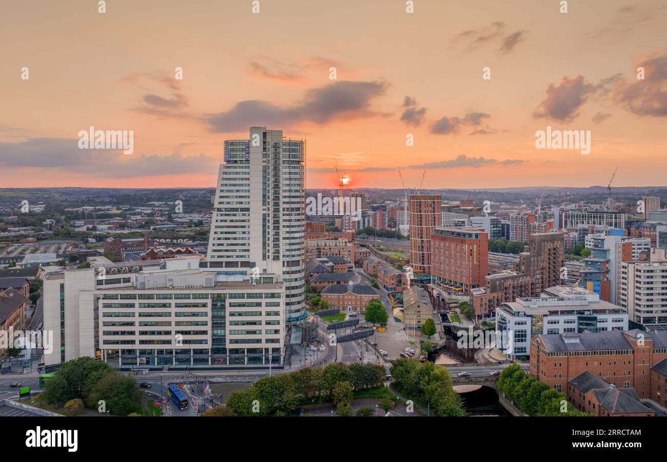 Leeds, West Yorkshire, centro città. Vista aerea del centro e dello skyline della città Foto Stock