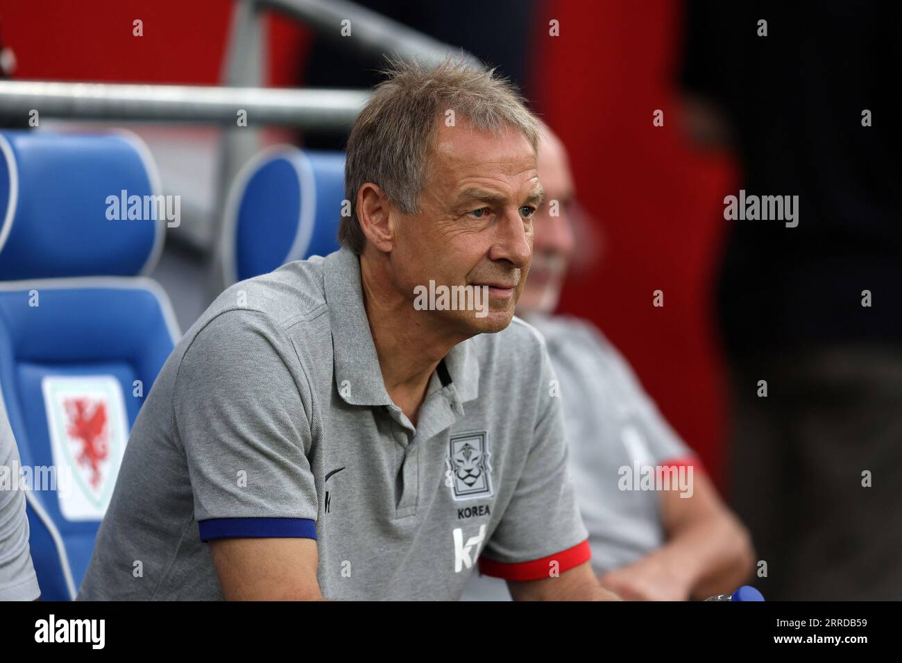 Cardiff, Regno Unito. 7 settembre 2023. Jurgen Klinsmann, il capo allenatore/manager della Corea del Sud, guarda. Galles contro Corea del Sud, partita amichevole di calcio internazionale allo stadio Cardiff City di Cardiff, Galles del Sud giovedì 7 settembre 2023. Solo per uso editoriale. foto di Andrew Orchard/Andrew Orchard fotografia sportiva/Alamy Live News Credit: Andrew Orchard fotografia sportiva/Alamy Live News Foto Stock