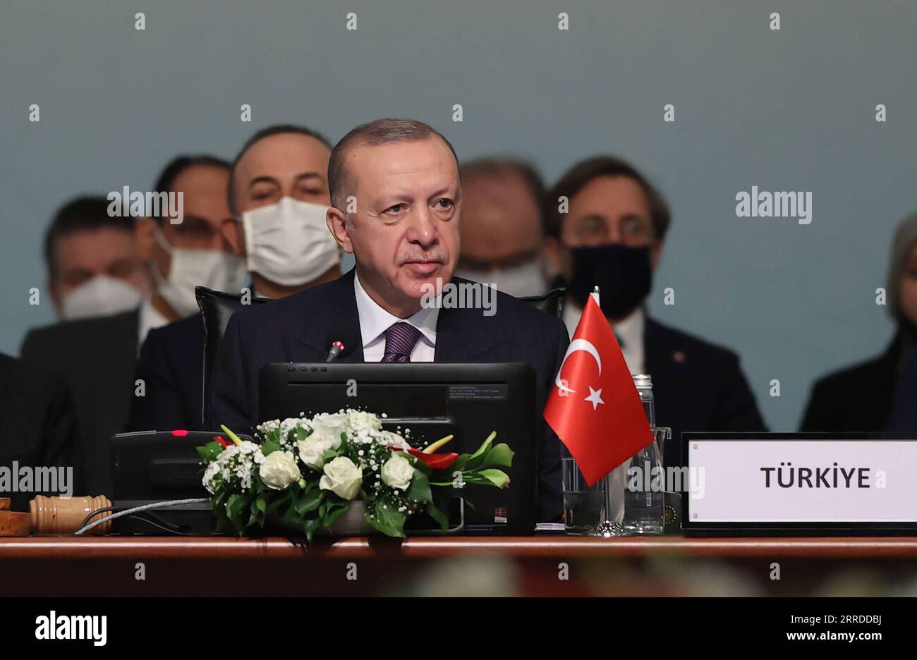 211218 -- ISTANBUL, 18 dicembre 2021 -- il presidente turco Recep Tayyip Erdogan Front partecipa al terzo vertice del partenariato Turchia-Africa a Istanbul, in Turchia, il 18 dicembre 2021. Sabato i capi della Turchia e dei paesi africani hanno convenuto di rafforzare il loro partenariato e la cooperazione in una vasta gamma di settori, tra cui la creazione della pace e della sicurezza, nonché il miglioramento degli investimenti infrastrutturali in Africa. TURCHIA-ISTANBUL-3° VERTICE TURCHIA-AFRICA XINHUA PUBLICATIONXNOTXINXCHN Foto Stock