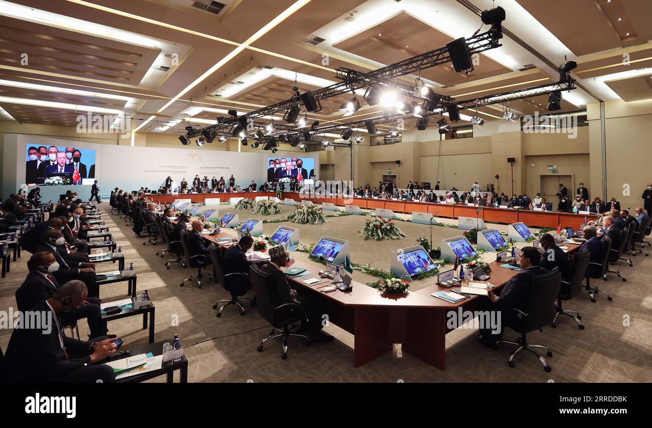 211218 -- ISTANBUL, 18 dicembre 2021 -- la foto scattata il 18 dicembre 2021 mostra una visione del terzo Summit Turchia-Africa Partnership a Istanbul, in Turchia. Sabato i capi della Turchia e dei paesi africani hanno convenuto di rafforzare il loro partenariato e la cooperazione in una vasta gamma di settori, tra cui la creazione della pace e della sicurezza, nonché il miglioramento degli investimenti infrastrutturali in Africa. TURCHIA-ISTANBUL-3° VERTICE TURCHIA-AFRICA XINHUA PUBLICATIONXNOTXINXCHN Foto Stock