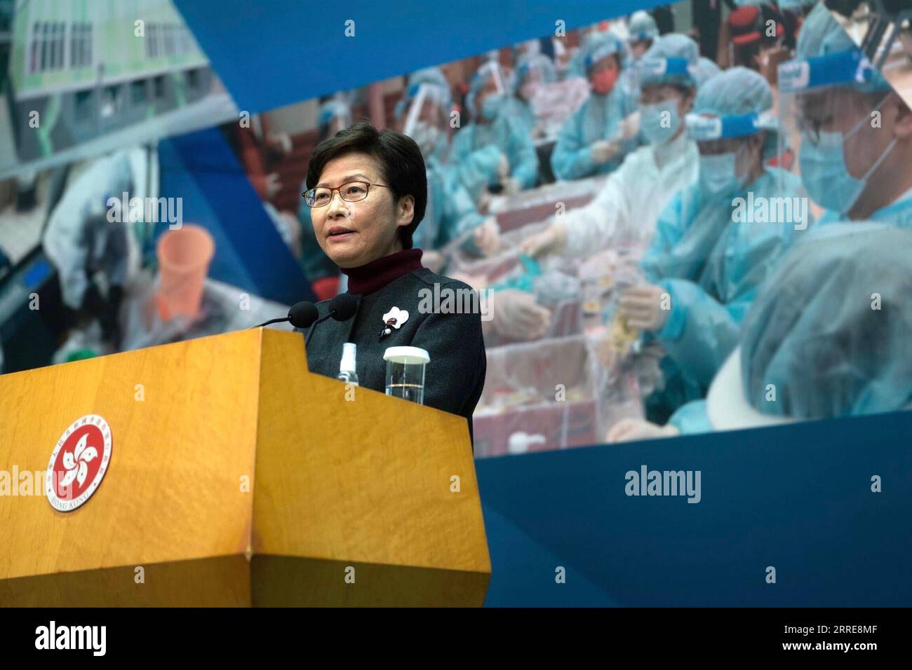 220208 -- HONG KONG, 8 febbraio 2022 -- Carrie Lam, amministratore delegato della regione amministrativa speciale di Hong Kong, parla a una conferenza stampa a Hong Kong, nel sud della Cina, 8 febbraio 2022. Carrie Lam ha detto martedì che zero COVID-19 è la migliore strategia per l'attuale situazione anti-epidemia di Hong Kong. SEGUIRE: Strategia zero COVID-19 migliore per la situazione attuale di Hong Kong: CONFERENZA STAMPA DI Carrie Lam CINA-HONG KONG-COVID-19 CN LuixSiuxWai PUBLICATIONxNOTxINxCHN Foto Stock