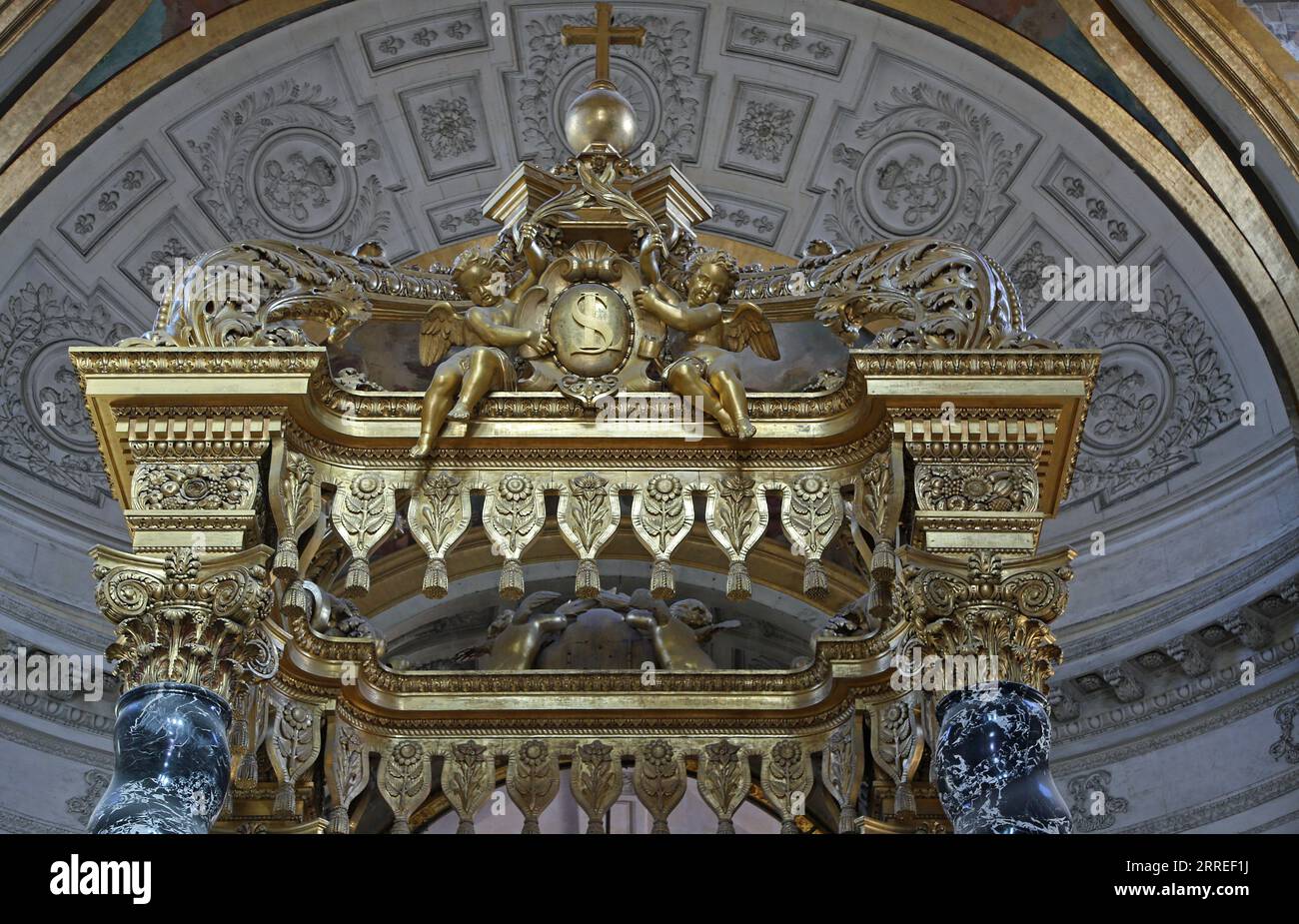 Altare a baldacchino - Dome des Invalides, Parigi, Francia Foto Stock