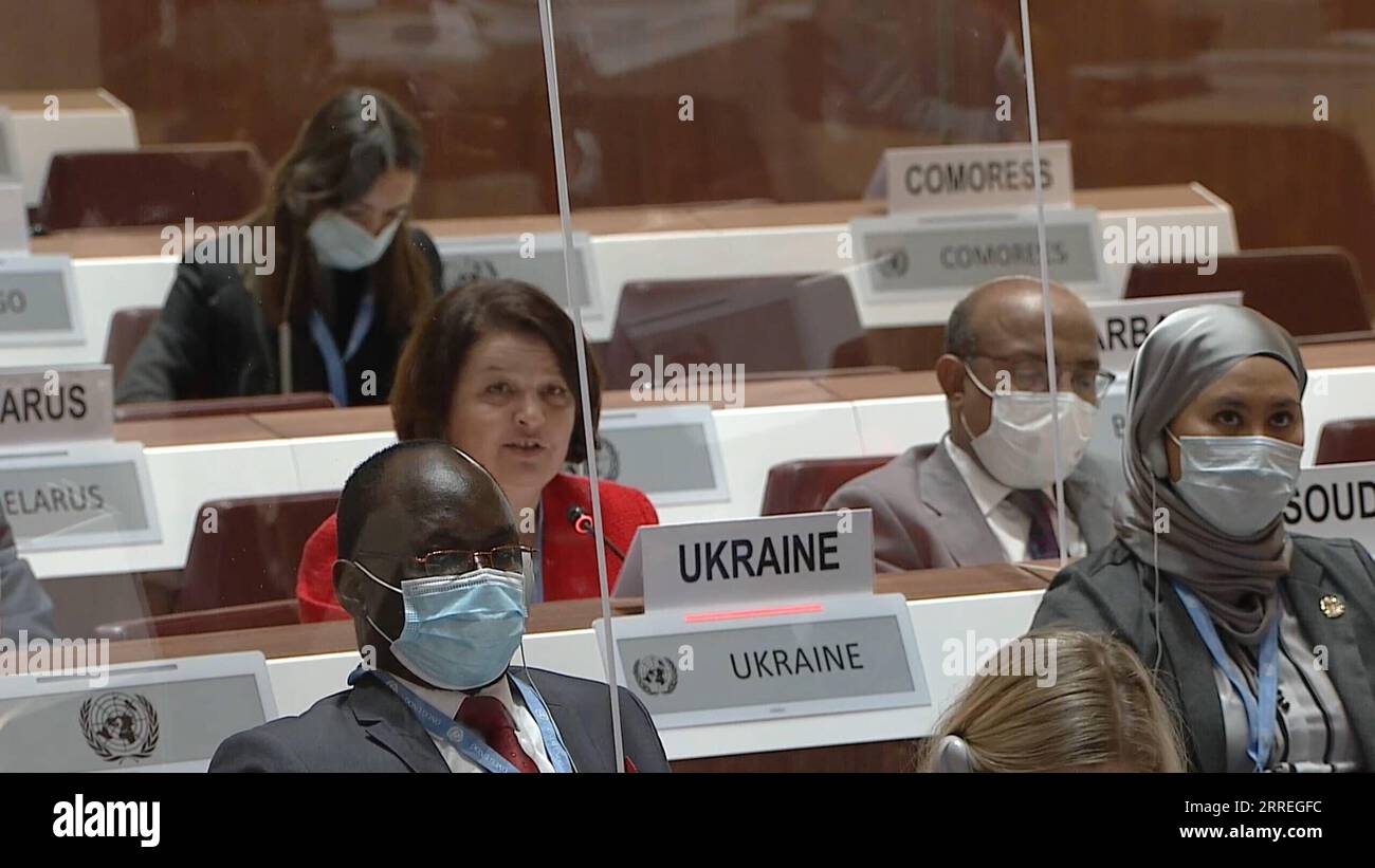 220228 -- GINEVRA, 28 febbraio 2022 Xinhua -- questa immagine presa da uno schermo mostra Yevheniia Filipenko, rappresentante permanente dell'Ucraina presso l'Ufficio delle Nazioni Unite a Ginevra, che parla all'apertura della 49a sessione del Consiglio per i diritti umani delle Nazioni Unite UNHRC, tenutasi presso l'Ufficio delle Nazioni Unite a Ginevra, in Svizzera, il 28 febbraio 2022. La 49a sessione in corso dell'UNHRC ha deciso di tenere un dibattito di emergenza sulla situazione in Ucraina nel corso di questa settimana. Xinhua Ginevra *** 220228 GINEVRA, 28 febbraio 2022 Xinhua questa immagine presa da uno schermo mostra Yevheniia Filipenko, rappresentante permanente Foto Stock