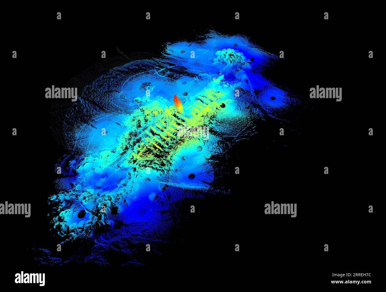 220302 -- SHANGHAI, 2 marzo 2022 -- la foto di Handout mostra una scansione sonar scattata nel 2021 di Yangtze No. 2 Ancient Shipwreck . Il recupero di un relitto di 160 anni fa, il più grande e meglio conservato relitto di legno scoperto sott'acqua in Cina fino ad oggi, è iniziato mercoledì. Questa nave affondata, con un gran numero di reliquie culturali, era una nave mercantile durante il regno dell'imperatore Tongzhi 1862-1875 nel periodo della dinastia Qing. Chiamata Yangtze No. 2 Ancient Shipwreck, la nave è stata trovata sommersa a una profondità di 5,5 metri sotto il fondale marino nelle acque del bacino di Hengsha nel nord-est dell'isola di Hengsha nello Shan Foto Stock