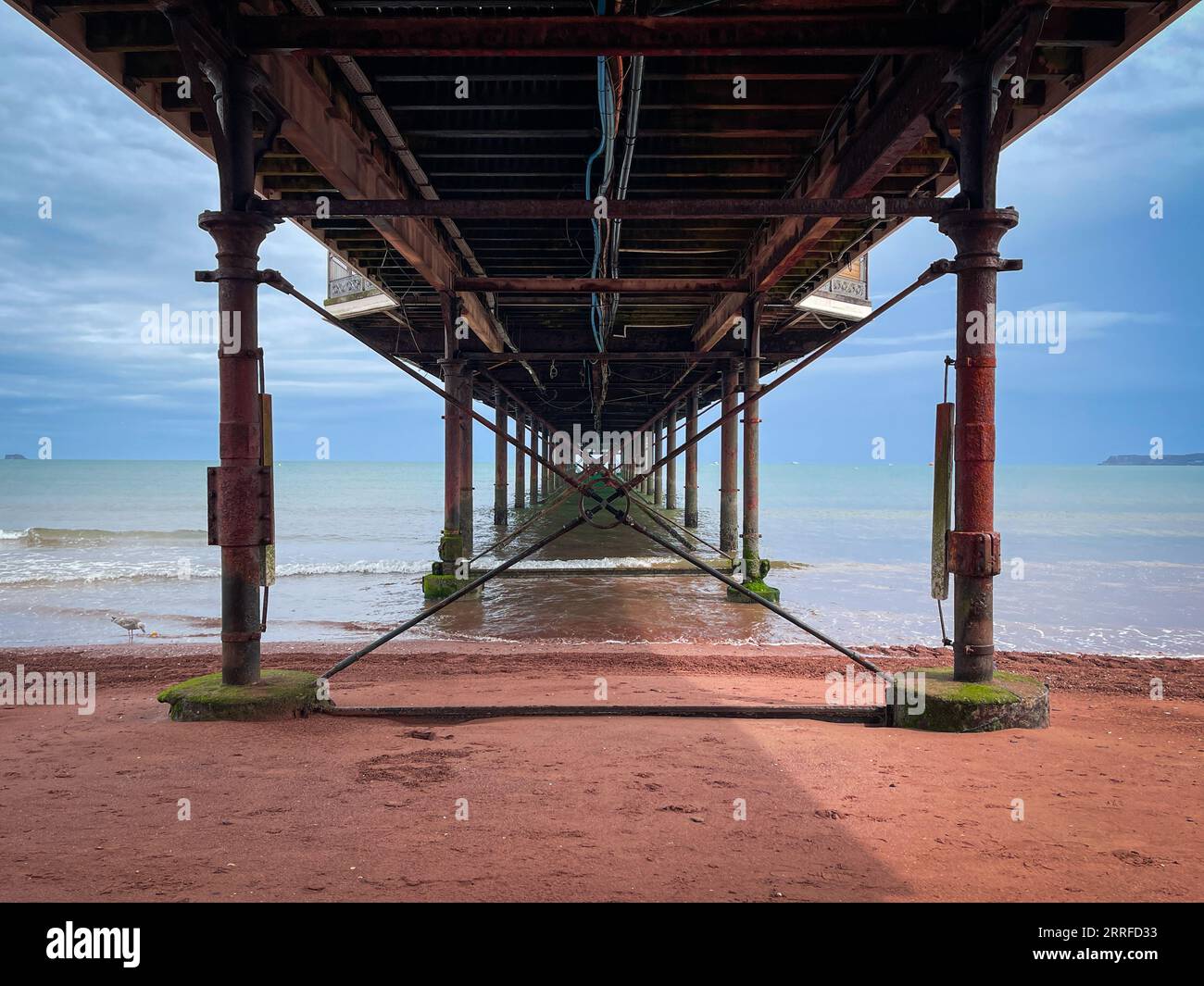 Paignton Pier visto dal basso Foto Stock