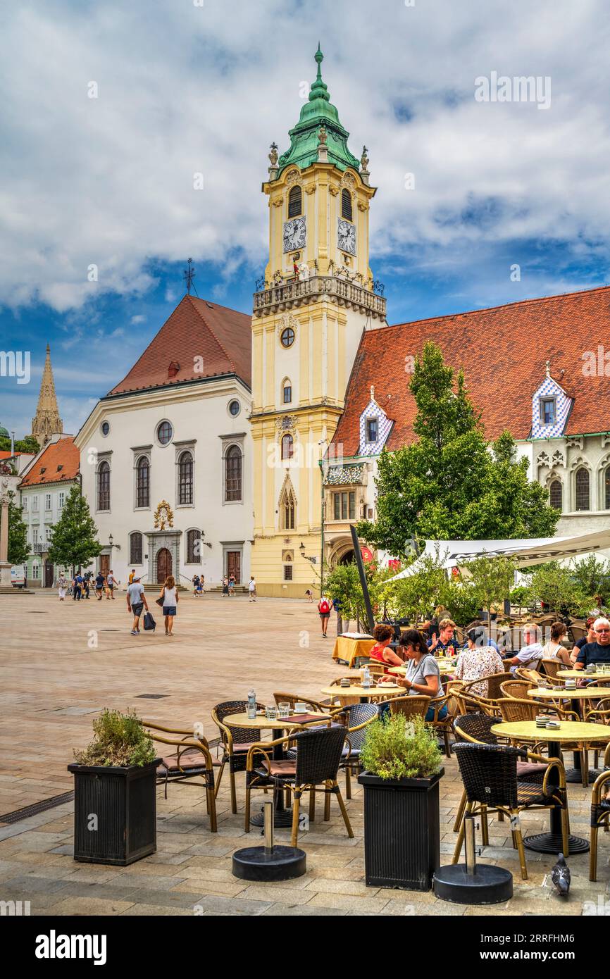 Municipio vecchio, Piazza principale (Hlavne namestie), Bratislava, Slovacchia Foto Stock