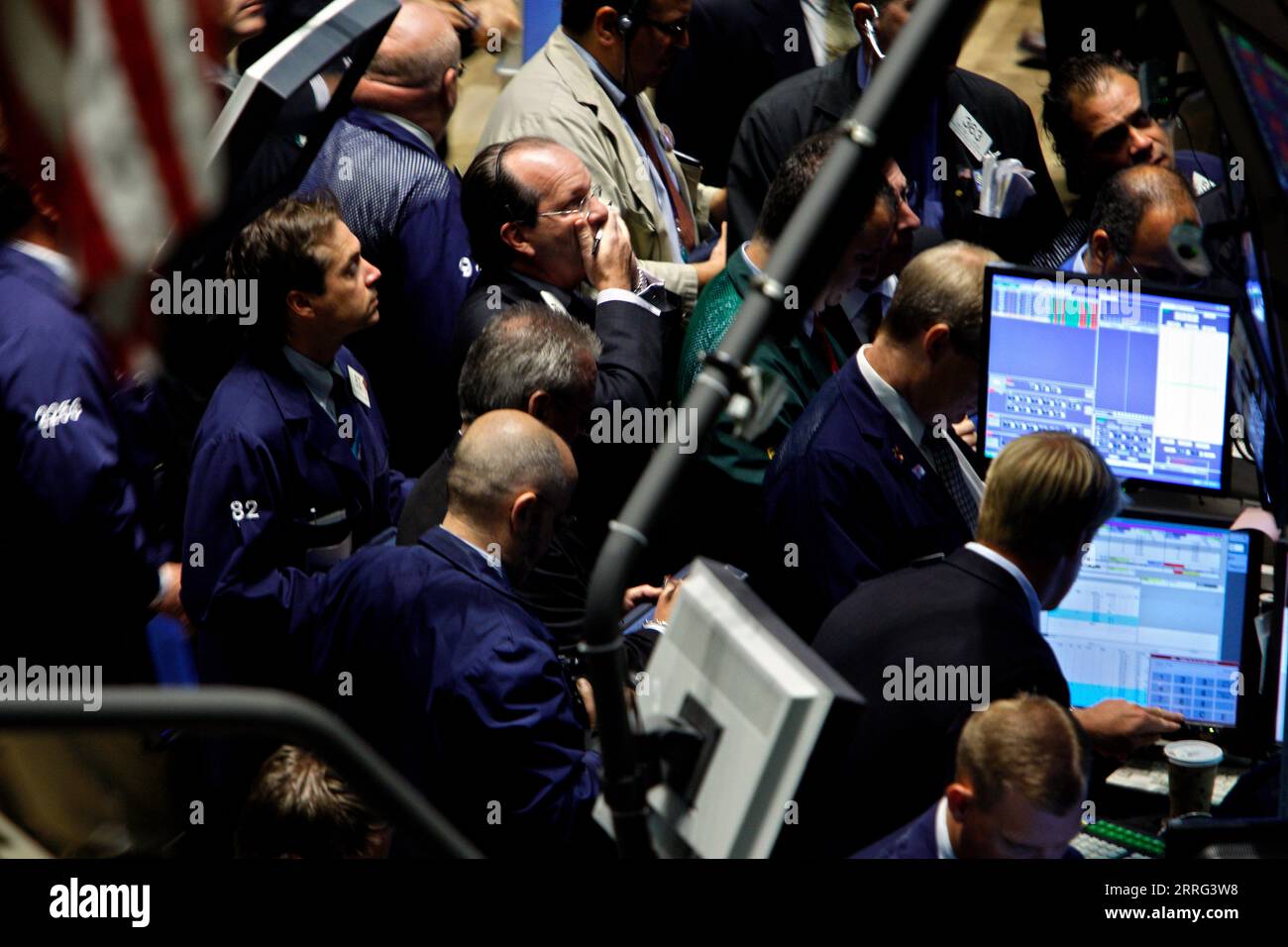 Guai a Wall Street.Piano specialisti presso il NYSE New York Stock Exchange facendo reagire l'annuncio che il tasso di interesse rimane invariato. Foto Stock