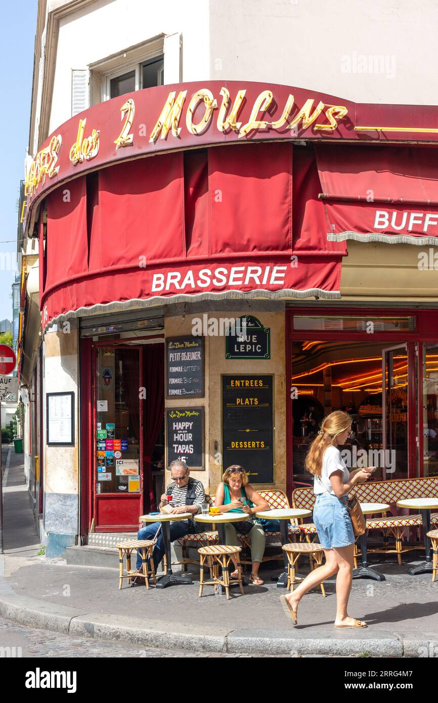 Café des Deux Moulins Restaurant, Rue Lipic, Pigalle District, Parigi, Île-de-France, Francia Foto Stock