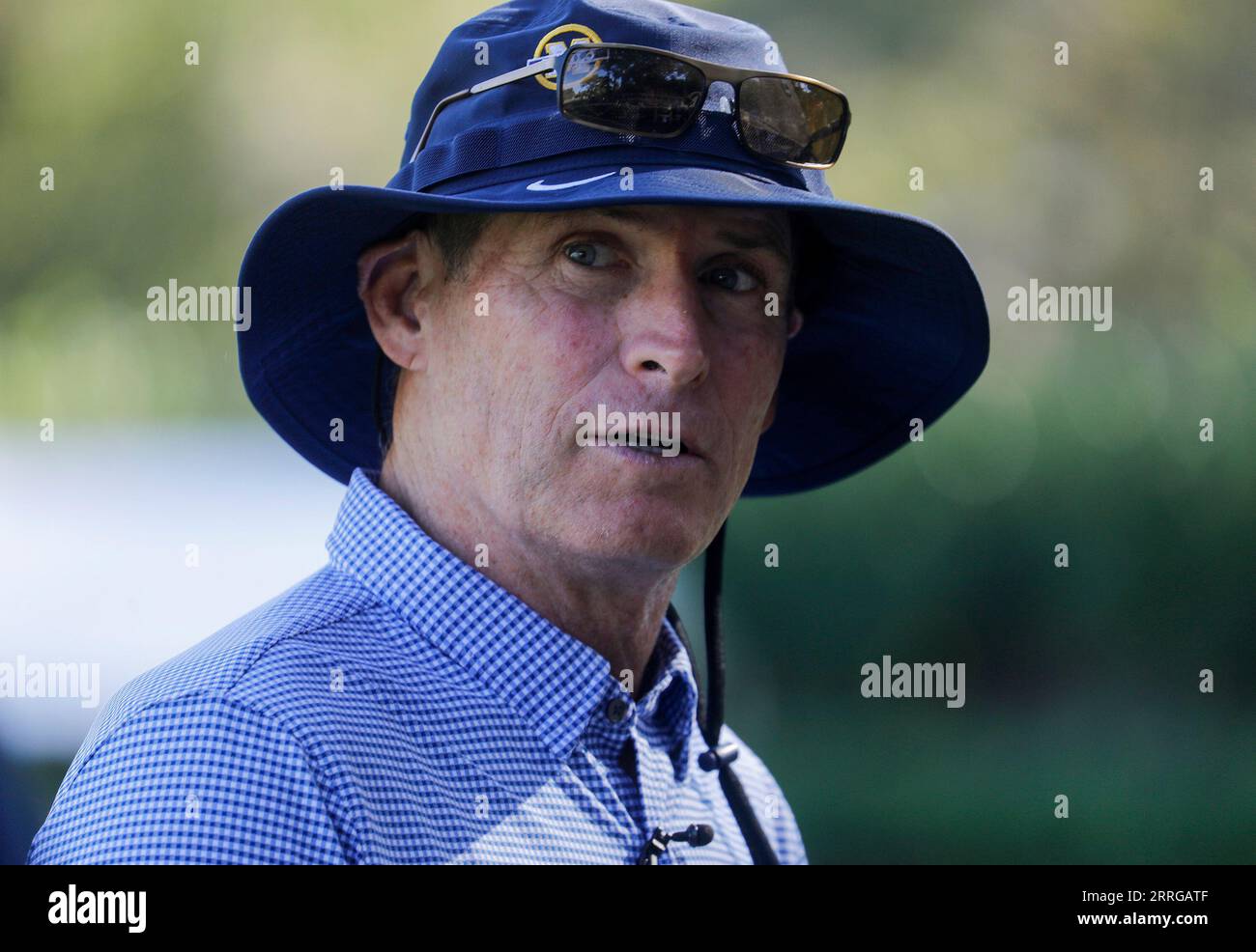 Atherton, Stati Uniti. 31 ottobre 2018. L'ex quarterback della NFL Steve Young si trova sul campo durante la gara di football della Menlo School con Woodside alla Menlo School di Atherton, California, il 6 settembre 2023. (Foto di Nhat V. Meyer/Bay area News Group/TNS/Sipa USA) credito: SIPA USA/Alamy Live News Foto Stock