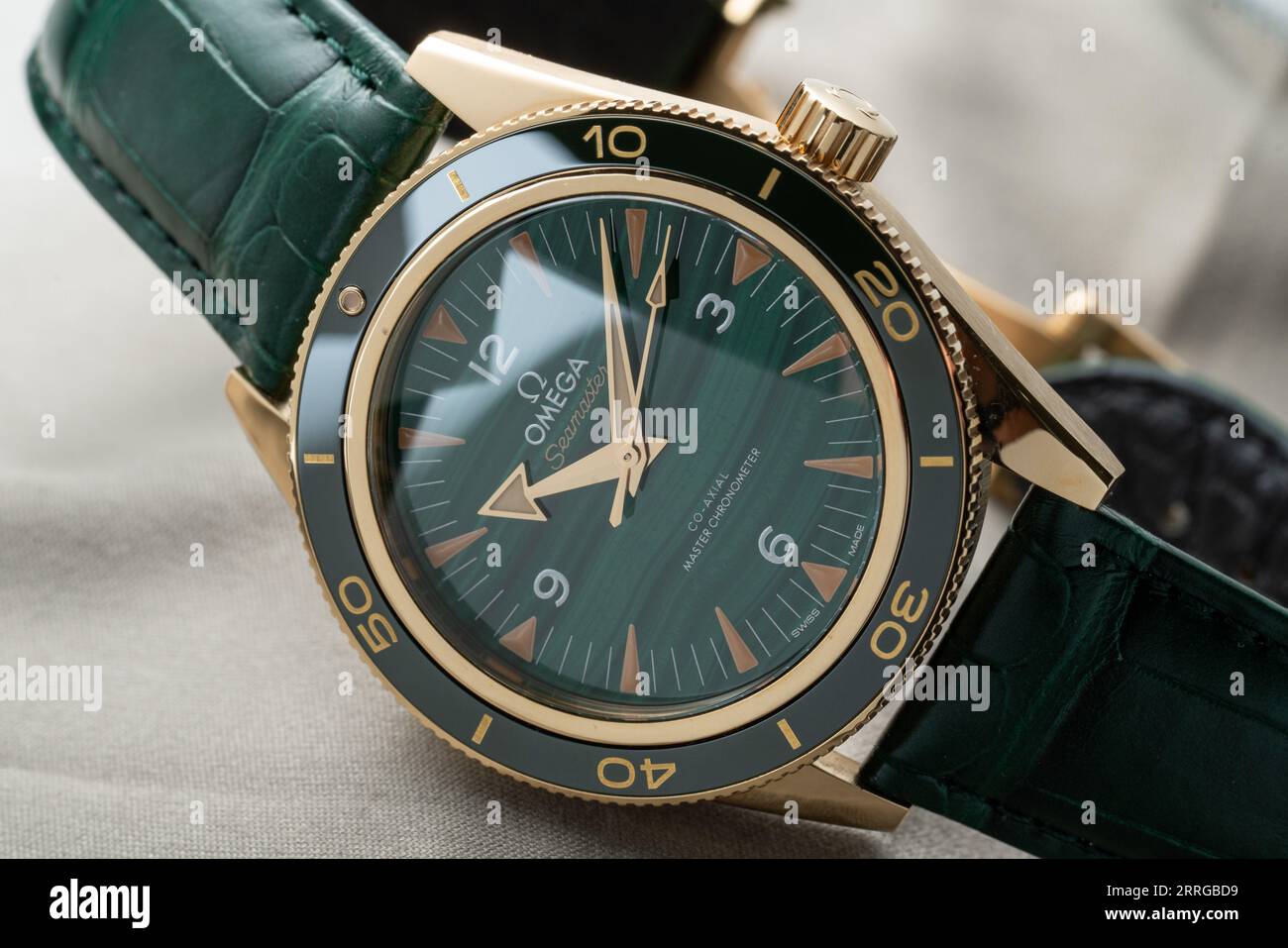 Omega Seamaster 300 in metalli preziosi con quadrante Malachite Foto Stock