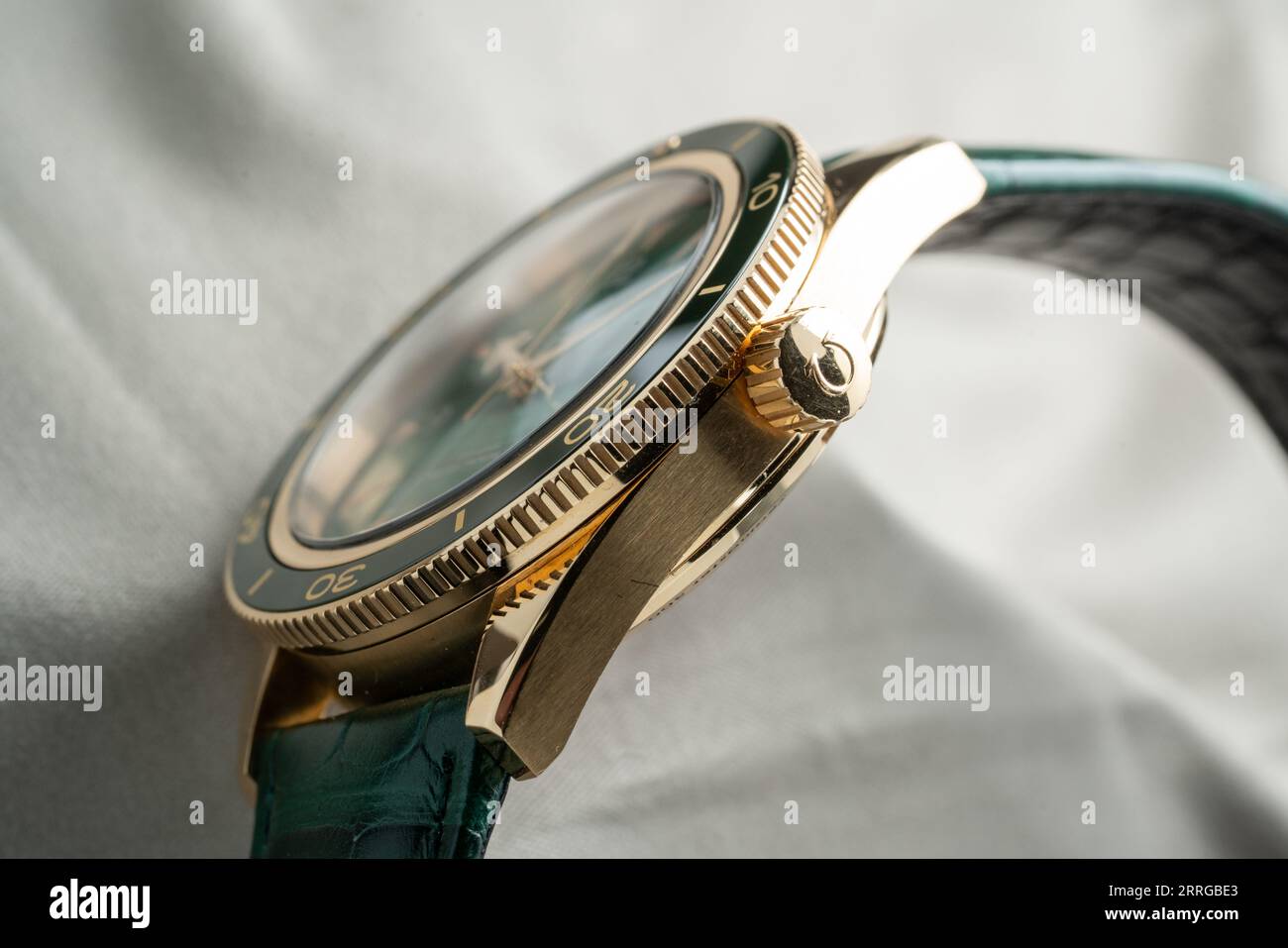 Omega Seamaster 300 in metalli preziosi con quadrante Malachite Foto Stock