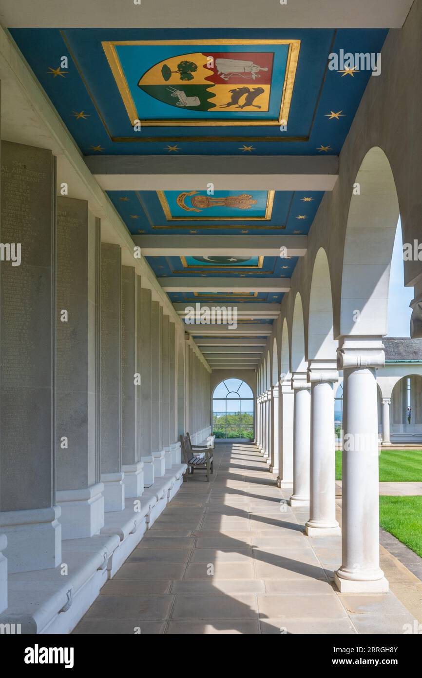 Runnymede Air Force Memorial, Surrey, Inghilterra, Regno Unito, che commemora per nome oltre 20.000 uomini e donne delle forze aeree uccisi nella seconda guerra mondiale Foto Stock