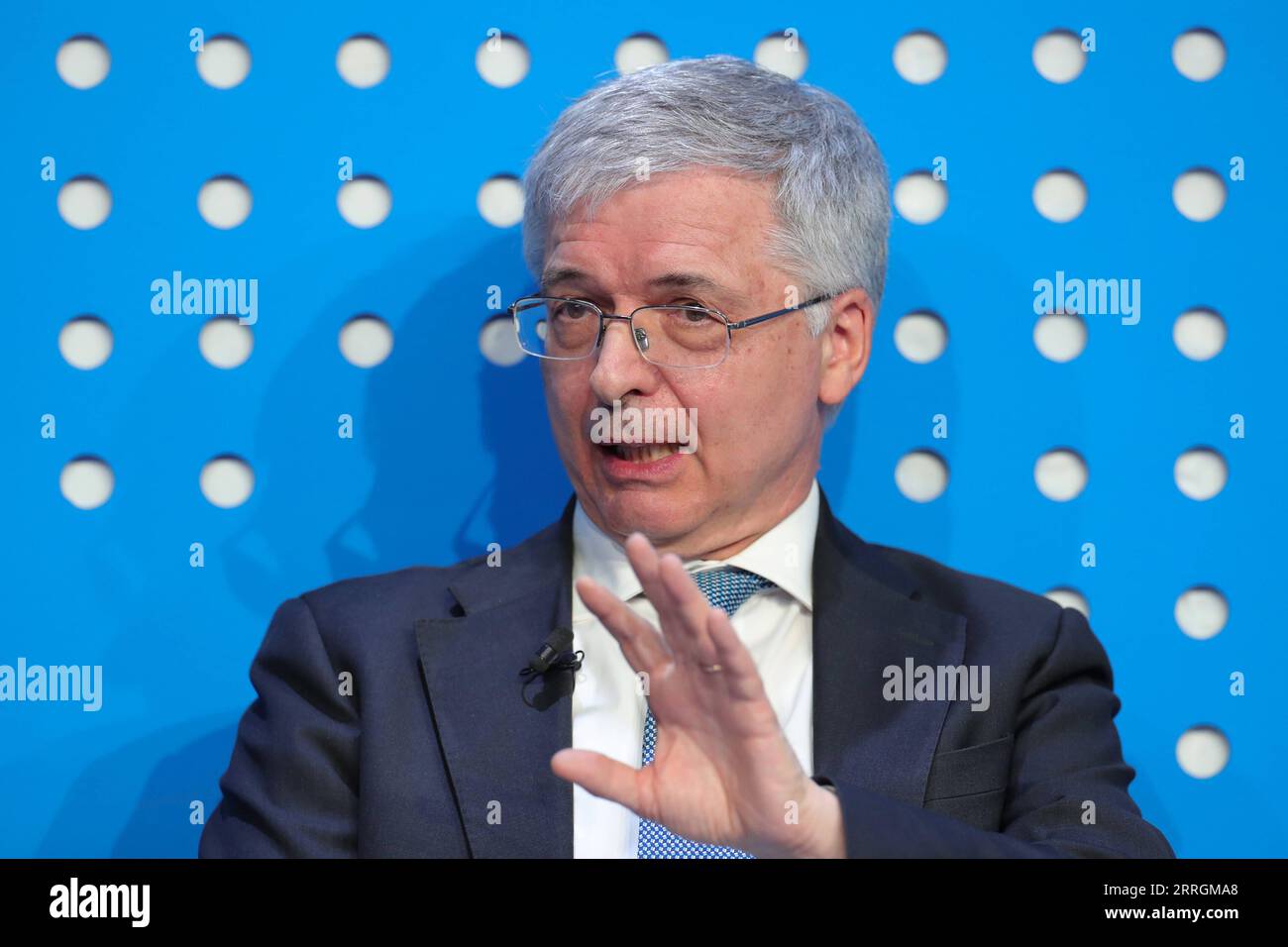 220526 -- DAVOS, 26 maggio 2022 -- il ministro italiano dell'economia e delle finanze Daniele Franco partecipa a una sessione durante la riunione annuale del World Economic Forum WEF 2022 a Davos, in Svizzera, il 25 maggio 2022. La riunione annuale del WEF 2022 si terrà qui dal 22 al 26 maggio. SVIZZERA-DAVOS-WORLD ECONOMIC FORUM ZhengxHuansong PUBLICATIONxNOTxINxCHN Foto Stock