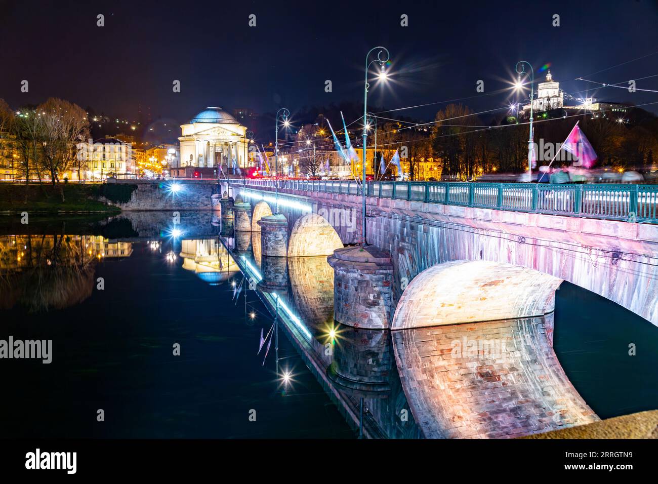Torino, Italia - 27 2022 marzo: Il Ponte Vittorio Emanuele i è un ponte che attraversa il po, nella zona orientale del ​​the centro di Torino. Foto Stock
