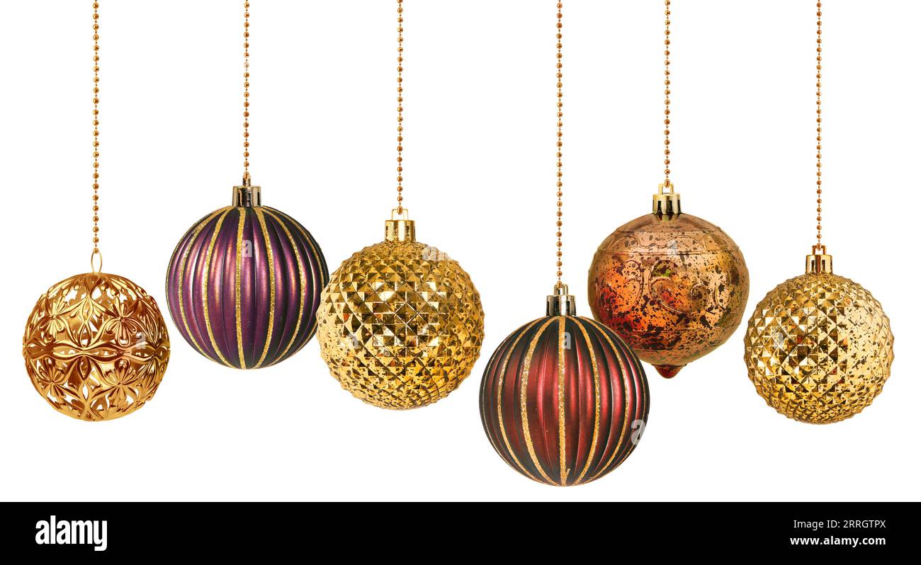Set di sei decorazioni in colori caldi e dorati, collezione di palle di Natale appese isolate Foto Stock