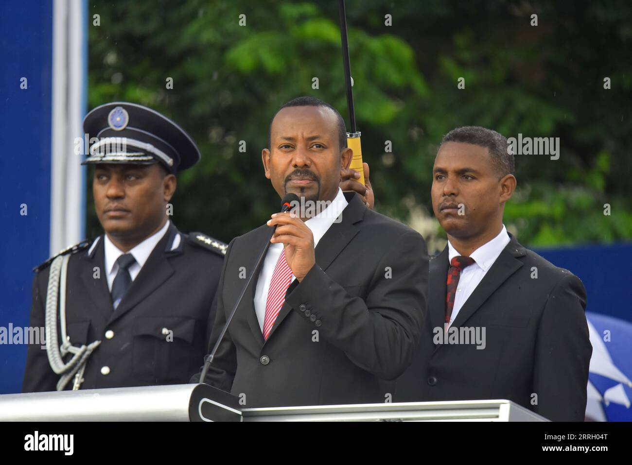 220605 -- ADDIS ABEBA, 5 giugno 2022 -- il primo ministro etiope Abiy Ahmed Front affronta un evento per onorare le forze di polizia etiopi in piazza Meskel ad Addis Abeba, Etiopia, il 5 giugno 2022. L'Etiopia domenica ha onorato le sue forze di polizia in riconoscimento dei loro eccezionali servizi nella salvaguardia della nazione. ETIOPIA-ADDIS ABEBA-FORZE DI POLIZIA ONORARE MICHAELXTEWELDE PUBLICATIONXNOTXINXCHN Foto Stock