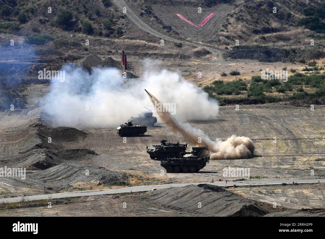 220610 -- SMIRNE, 10 giugno 2022 -- le forze armate turche partecipano all'esercitazione EFES-2022 a Smirne, Turchia, 9 giugno 2022. La prima fase dell'esercitazione EFES-2022 è iniziata il 20 maggio con la partecipazione di oltre 10.000 persone, tra cui oltre 1.000 persone provenienti da altri paesi sotto la direzione del comando dell'Esercito turco dell'Egeo. Foto di /Xinhua TURCHIA-IZMIR-ESERCITAZIONE MILITARE MustafaxKaya PUBLICATIONxNOTxINxCHN Foto Stock