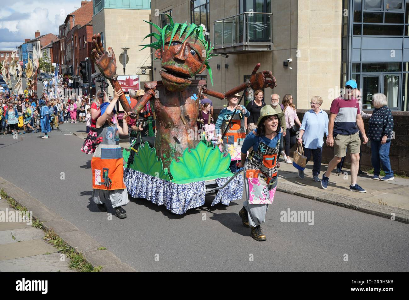 Giant Street Float al 2023 di Hereford Street Carnival. Hereford, Regno Unito. Foto Stock