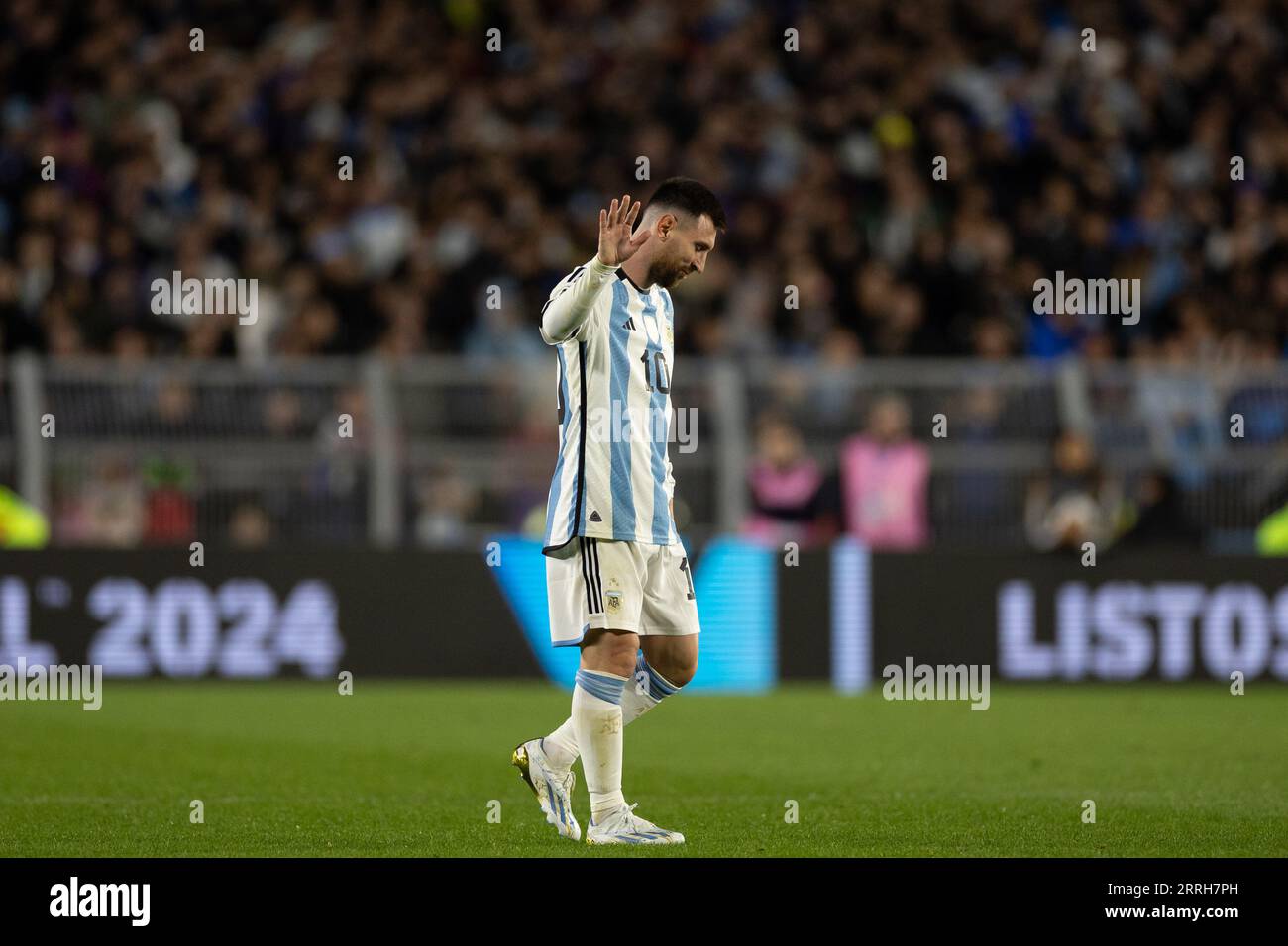 Buenos Aires, Buenos Aires, Argentina. 8 settembre 2023. BUENOS AIRES, ARGENTINA - 7 SETTEMBRE: Lionel messi reagisce durante la partita di qualificazione della Coppa del mondo FIFA 2026 tra Argentina ed Ecuador all'Estadio MÃ¡S Monumental Antonio Vespucio liberi il 7 settembre 2023 a Buenos Aires, Argentina. (Immagine di credito: © Florencia Tan Jun/PX Imagens via ZUMA Press Wire) SOLO USO EDITORIALE! Non per USO commerciale! Foto Stock