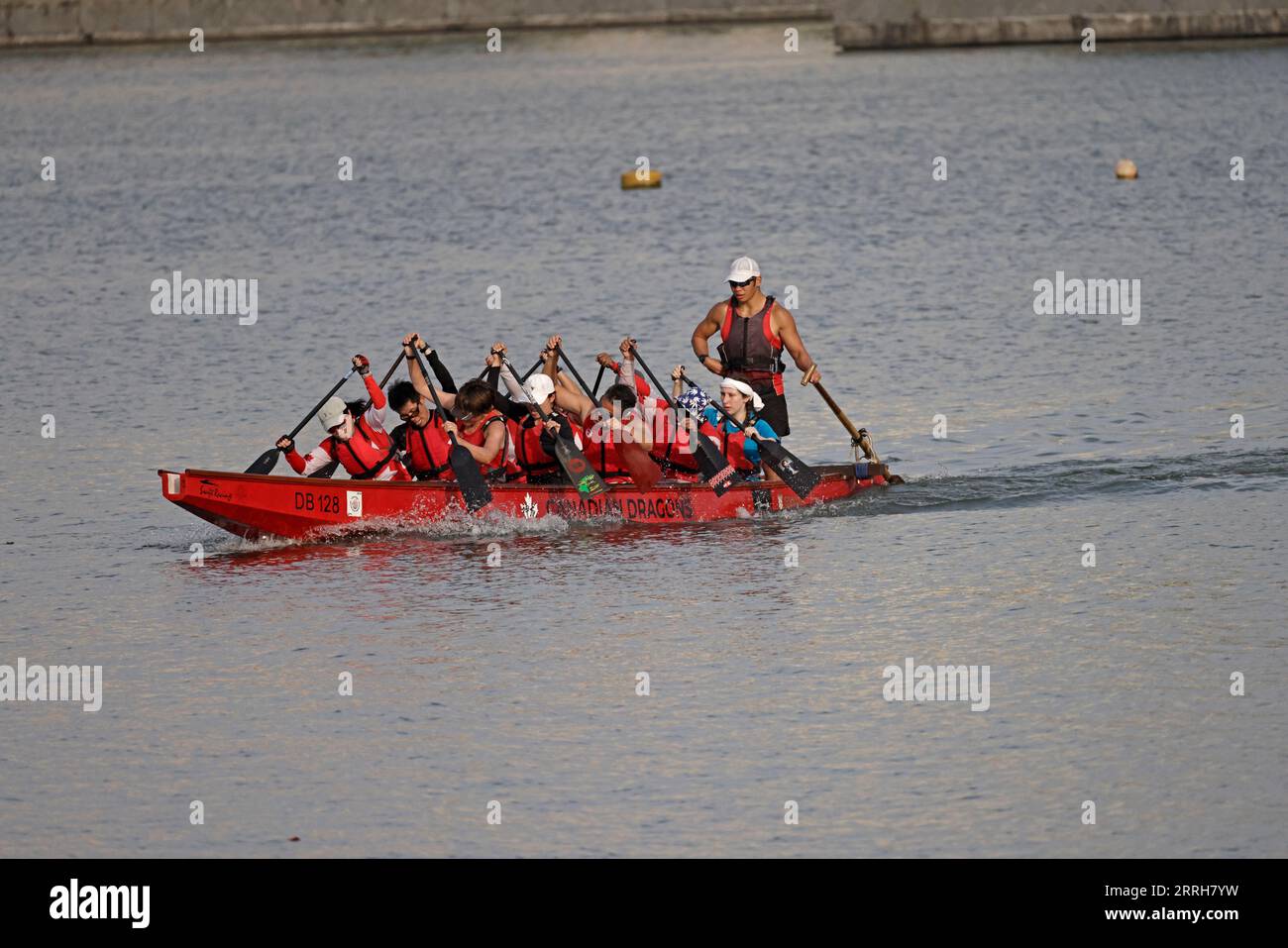 Dragon boat nel porto di Singapore. Foto Stock