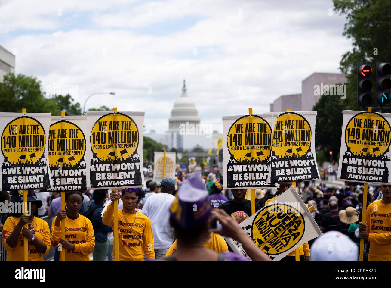 220619 -- WASHINGTON, D.C., 19 giugno 2022 -- la gente partecipa a una manifestazione che richiama l'attenzione sulle condizioni di vita delle persone a basso reddito e sollecita i policymaker a fare di più per sostenere coloro che vivono in fondo, a Washington, D.C., negli Stati Uniti, 18 giugno, 2022. U.S.-WASHINGTON, D.C.-RALLY-LOW INCOME LIUXJIE PUBLICATIONXNOTXINXCHN Foto Stock