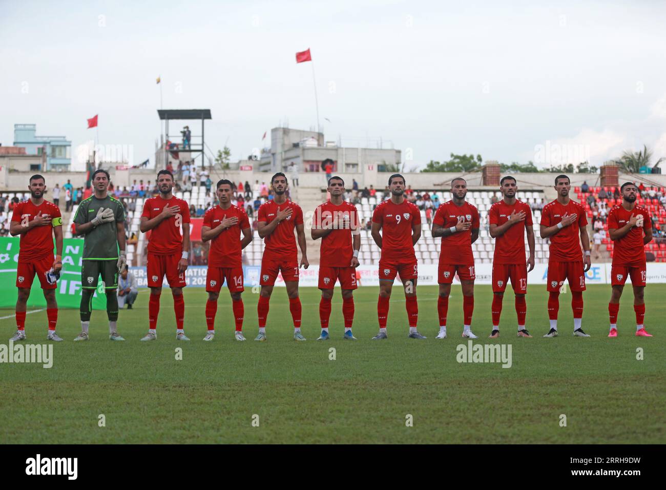 Il Bangladesh è venuto da dietro per tenere superiore l'Afghanistan a un pareggio di 1-1 nella seconda amichevole FIFA alla Bashundhara Kings Arena, Dhaka, Bangla Foto Stock