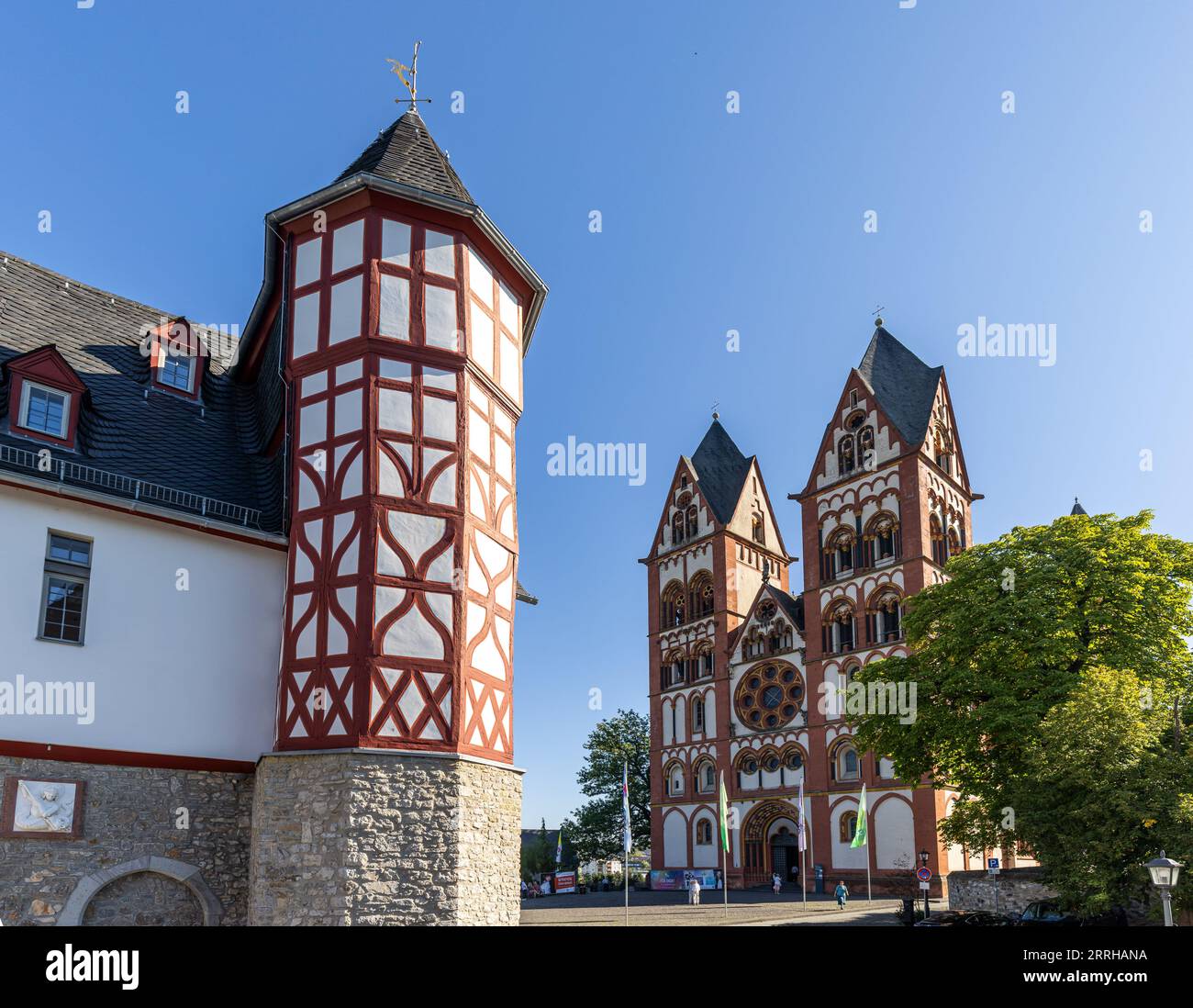 Limburg, Germania. 8 settembre 2023. Casa vescovile e cattedrale di Limburgo. Credito: Christian Lademann/dpa/Alamy Live News Foto Stock