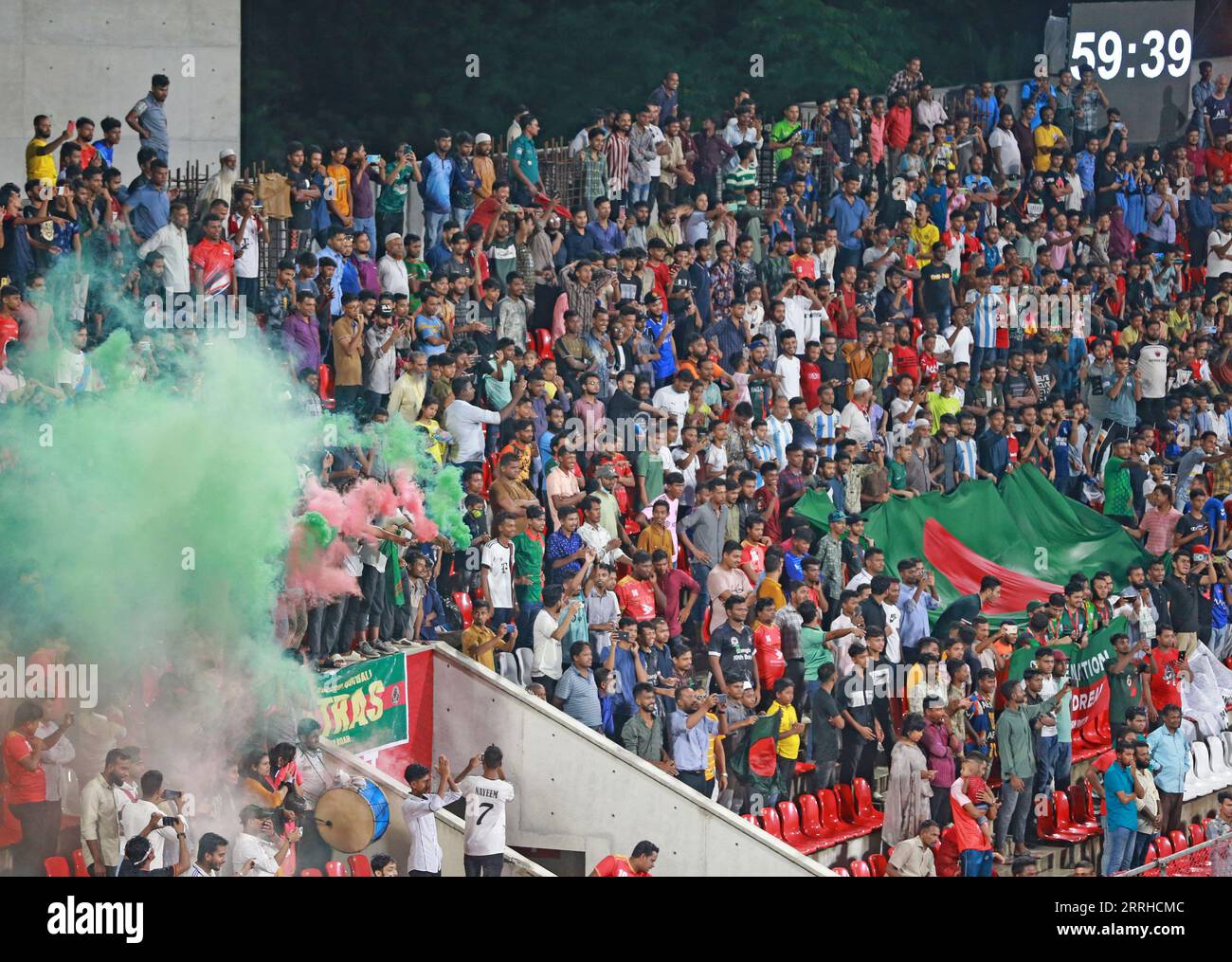 Il Bangladesh è venuto da dietro per tenere superiore l'Afghanistan a un pareggio di 1-1 nella seconda amichevole FIFA alla Bashundhara Kings Arena, Dhaka, Bangla Foto Stock