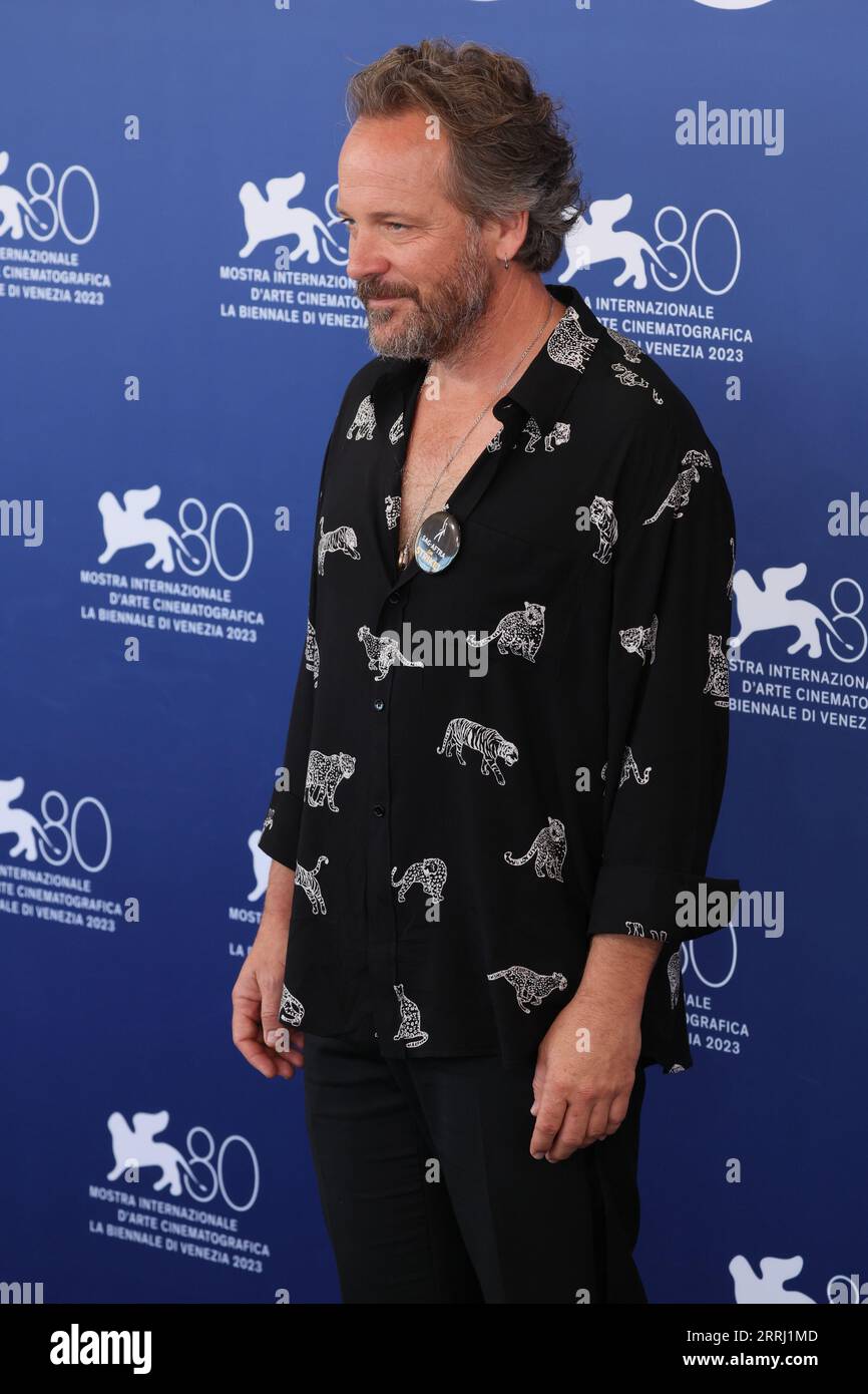Lido di Venezia, Italia. 8 settembre 2023. Peter Sarsgaard partecipa a una photocall per il film "memoria" alla 80° Mostra Internazionale d'Arte cinematografica di Venezia l'8 settembre 2023 a Venezia. © foto: Cinzia Camela. Credito: Live Media Publishing Group/Alamy Live News Foto Stock