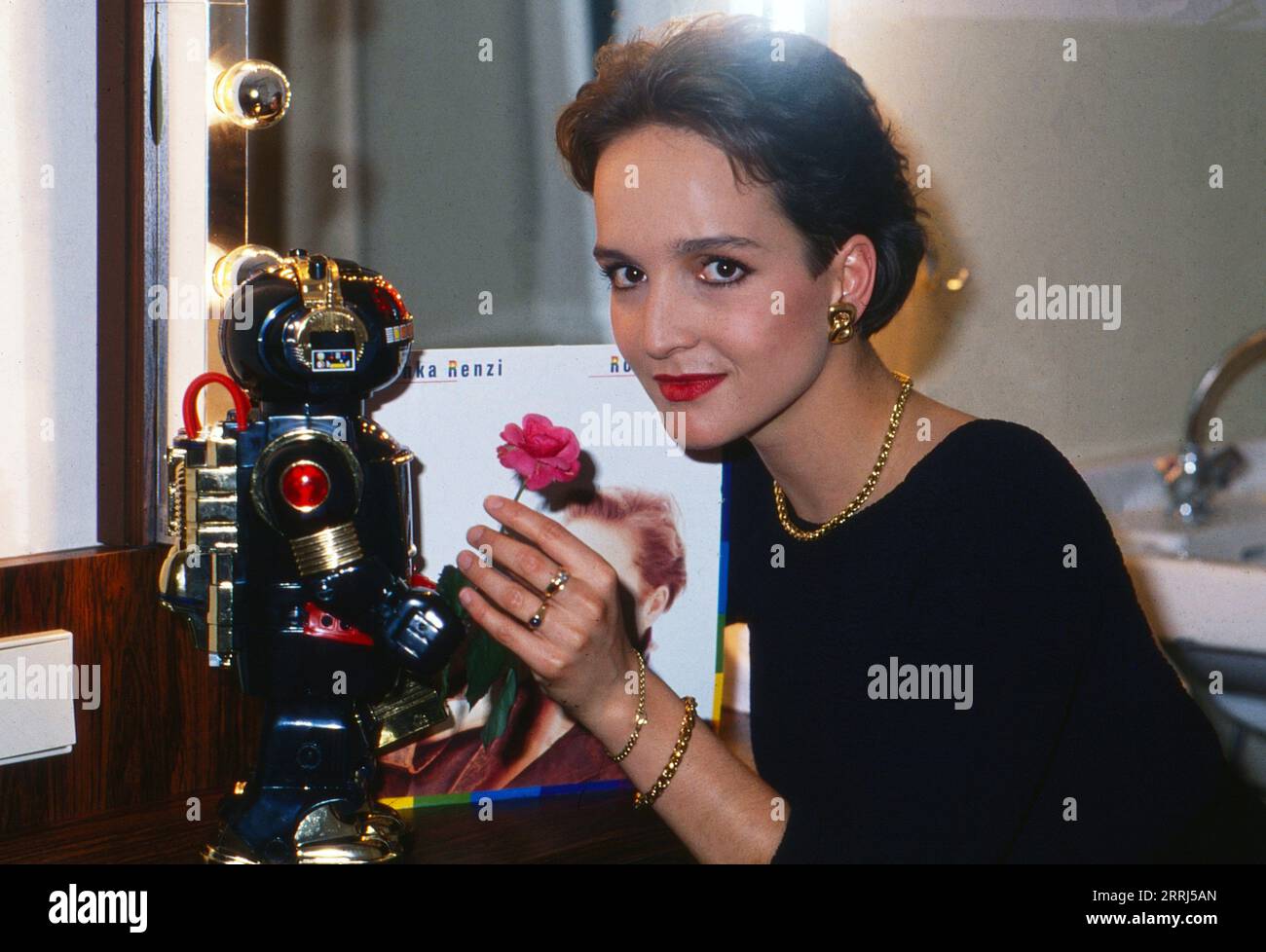 Anouschka Renzi, deutsche Schauspielerin, 1988 cantò SIE den Synthie-Pop-Song: Robot Love, CD-Veröffentlichung von Teldec. Foto Stock