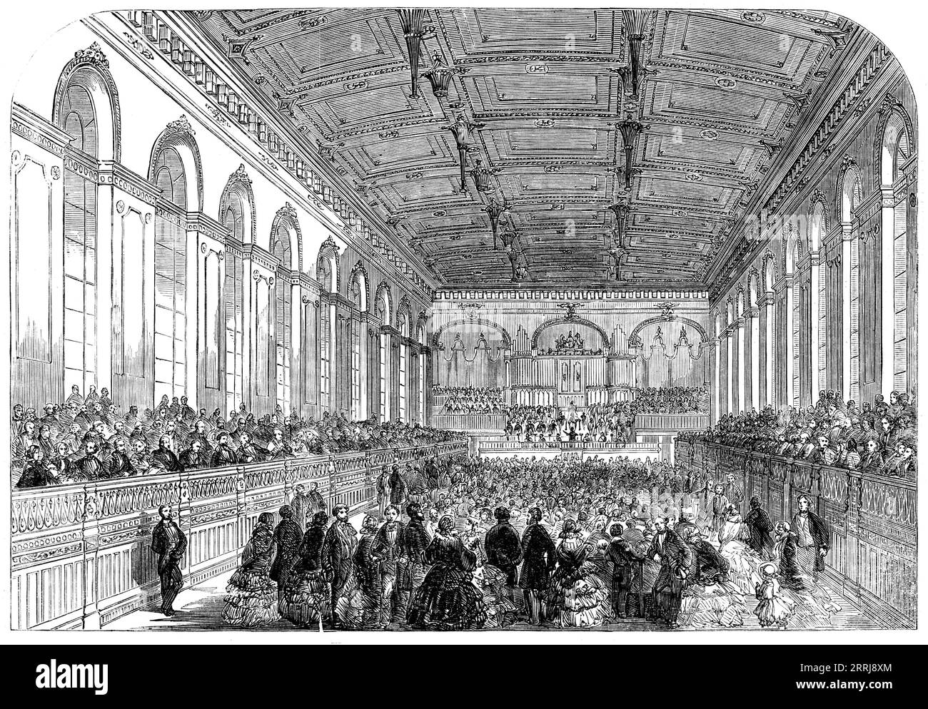 Inaugurazione della Townhall, Newcastle-on-Tyne, 1858. L'inaugurazione dei nuovi edifici pubblici a Nicholas-Square, Newcastle, ha avuto luogo all'inizio di questo mese, sotto forma di diverse grandi esibizioni musicali della Sacra armonia e corale Society di Newcastle...il pavimento del Music Hall Floor è supportato da travi in ferro battuto su pilastri e staffe in ghisa...il tetto è anche costruito in ferro battuto. Il soffitto è suddiviso in pannelli e arricchito da intonaco. La sala è illuminata di giorno da dieci finestre veneziane su ciascun lato e di notte dal cei Foto Stock