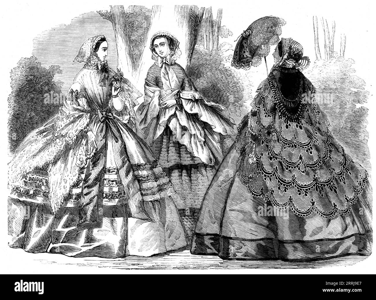 Abiti per settembre 1858. “Qui possiamo descrivere alcuni abiti indossati durante i fetes a Cherbourg da signore di rango illustre. Un abito molto ammirato consisteva di mento bianco&#xe9; taffuto, con tre balze ciascuna, bordato con un cordone di Parma violette... con questo vestito era indossato uno scialle di pizzo bianco, e un cofanetto francese, rifinito con bouquet di viola di Parma...un abito da sera...consisteva in seta molto ricca, con un brillante tono di blu ceruleo e ricoperto da piccole stelle ricamate in seta bianca. Il vestito era realizzato con una doppia gonna, e ognuna delle gonne di seta aveva la sua comparsa Foto Stock