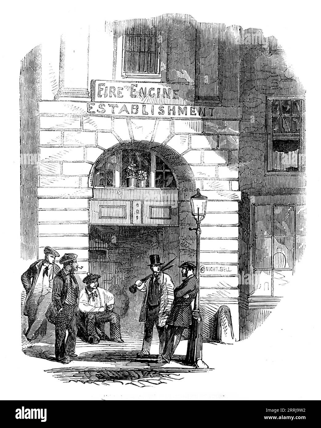 Chandos-Street Fire-Engine Station, [Londra], 1858. '...uno di quei posti sparsi in tutta la metropoli dove, giorno e notte, una parte dei vigili del fuoco è pronta a iniziare con un preavviso in qualsiasi parte di Londra. In queste case i motori sono sempre pronti, i cavalli con le loro attrezzature sono pronti per l'azione immediata, e si può dire che gli uomini dormono in imbracatura; in questo modo, se si dovesse dare un allarme nel cuore della notte, il motore si trova in pochi minuti sulla strada verso il luogo dell'incendio, urlando sopra il marciapiede con quel particolare suono che distingue il progr Foto Stock